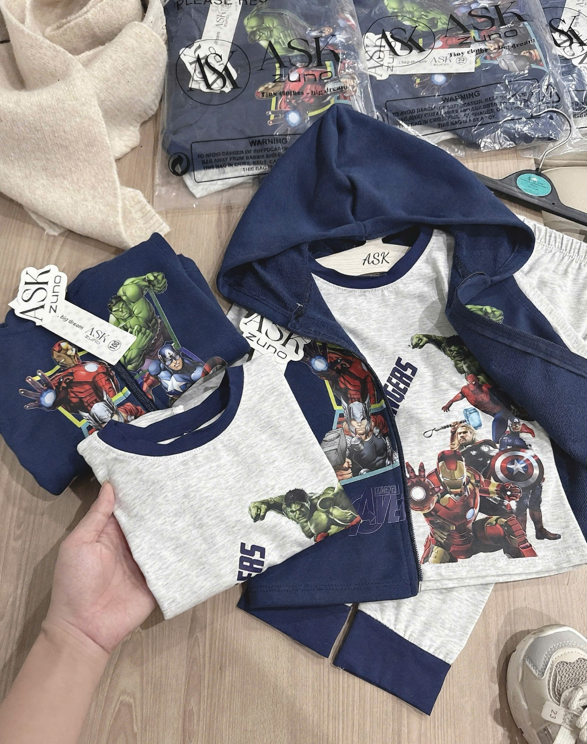 XẢ B474 - SET BỘ AVENGERS GHI THAN + ÁO CHOÀNG SÁT NÁCH LIỀN MŨ