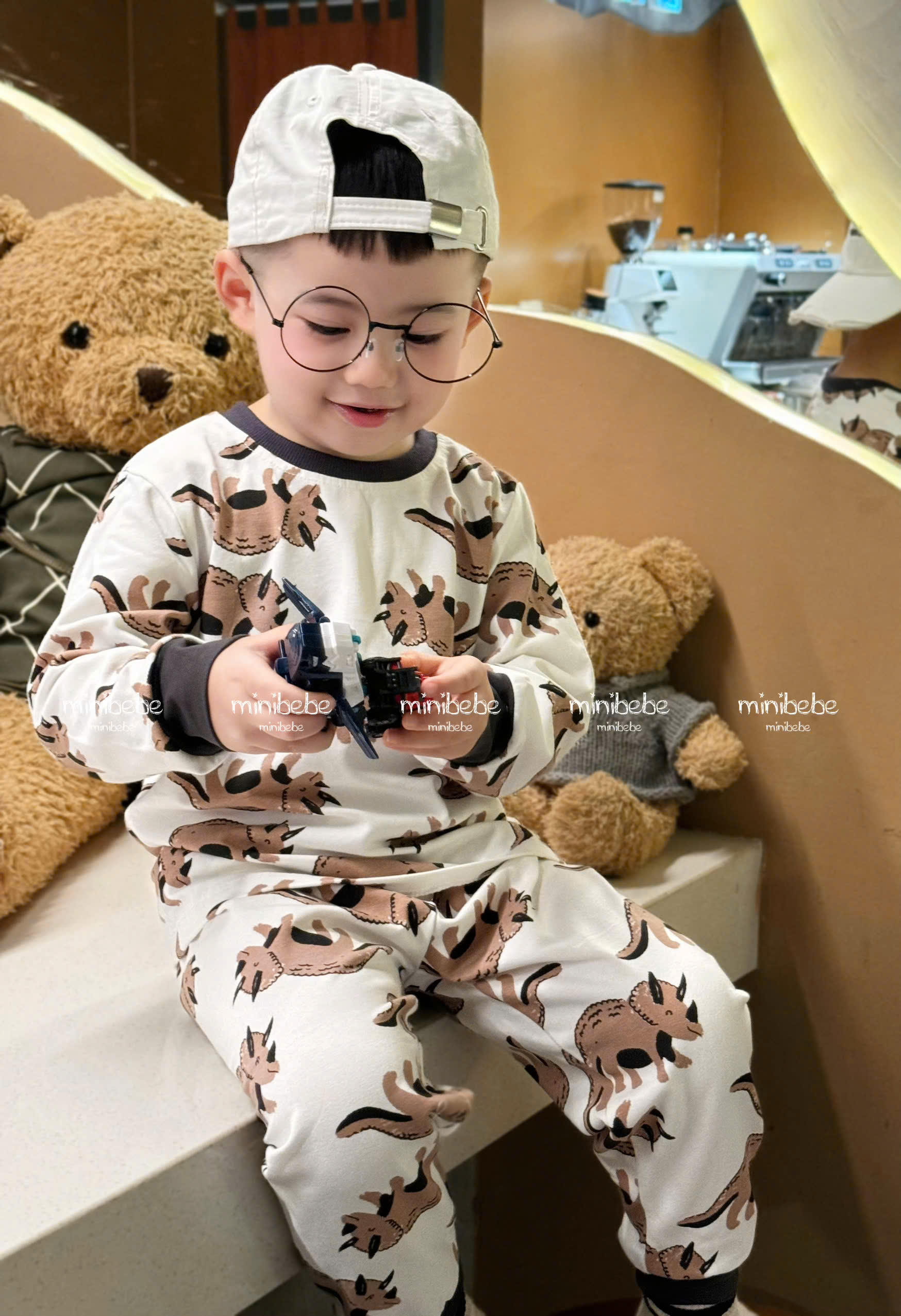 B507 - SET 2 BỘ TÊ GIÁC ĐEN TRẮNG