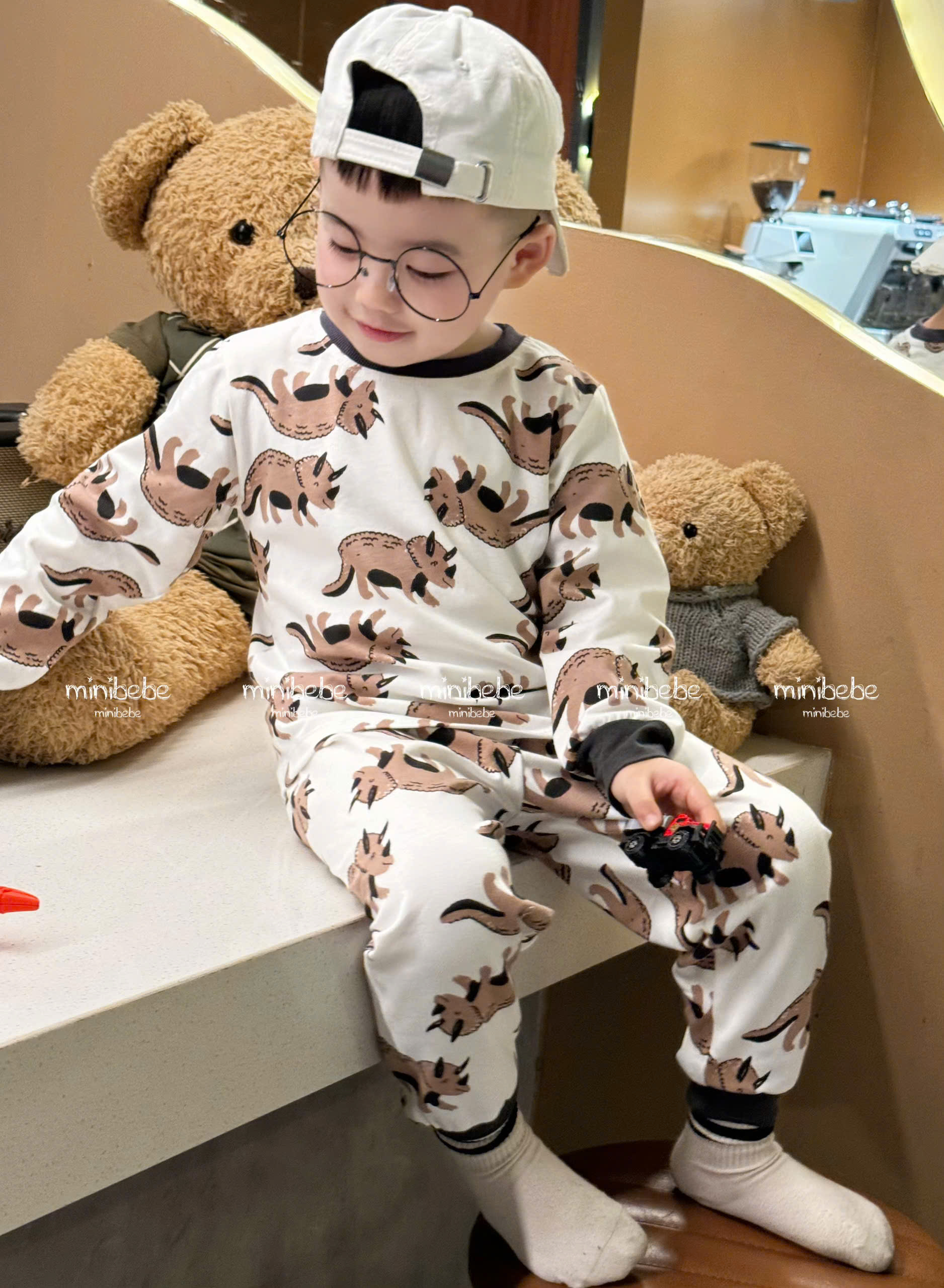 B507 - SET 2 BỘ TÊ GIÁC ĐEN TRẮNG
