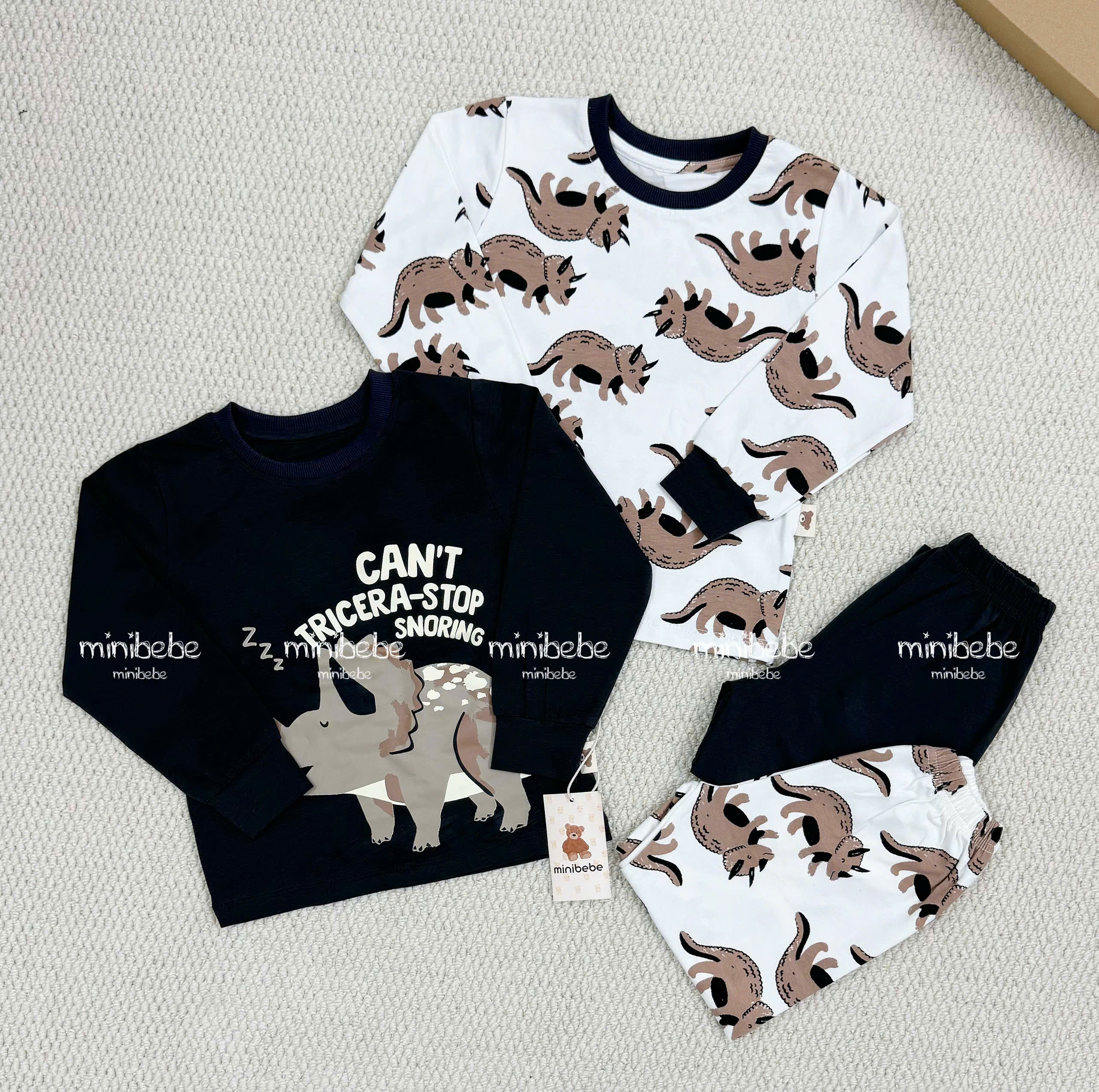 B507 - SET 2 BỘ TÊ GIÁC ĐEN TRẮNG