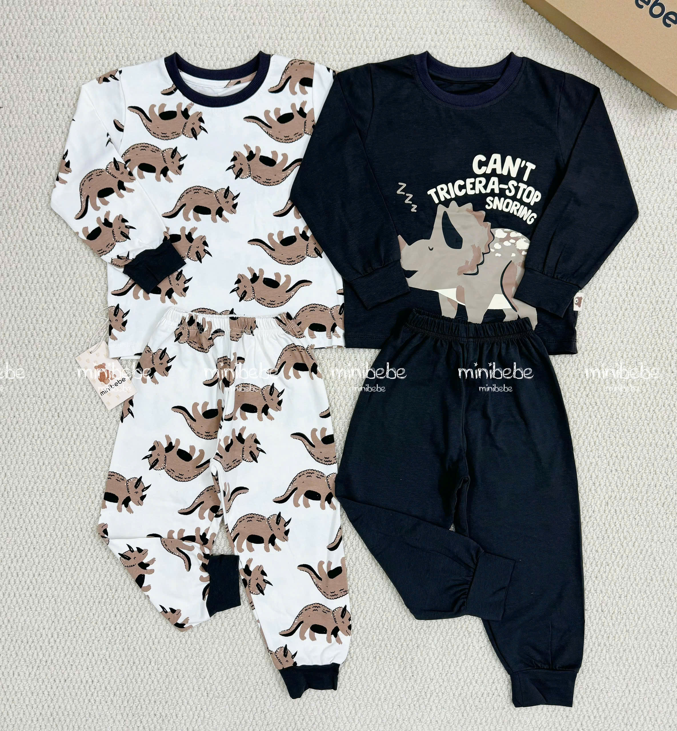 B507 - SET 2 BỘ TÊ GIÁC ĐEN TRẮNG
