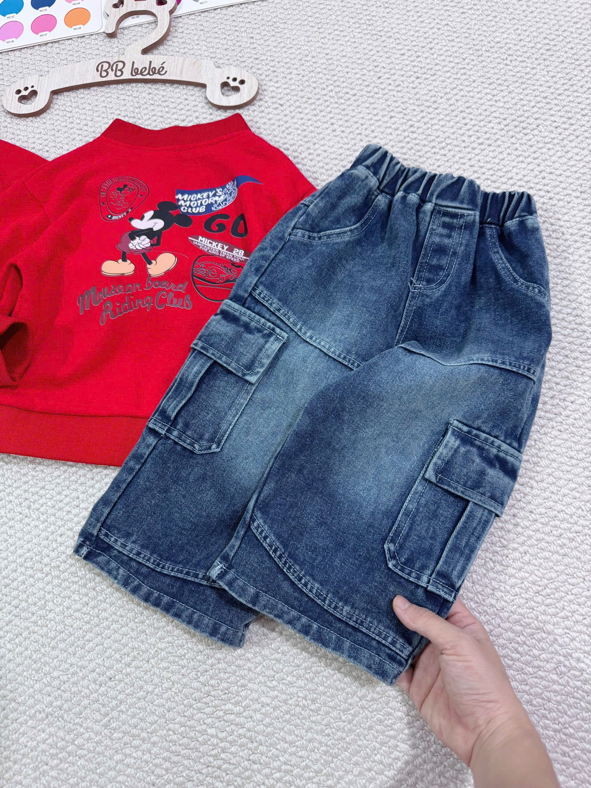 XẢ B510 - SET ÁO NỈ KÉO KHÓA MICKY ĐỎ QUẦN JEAN