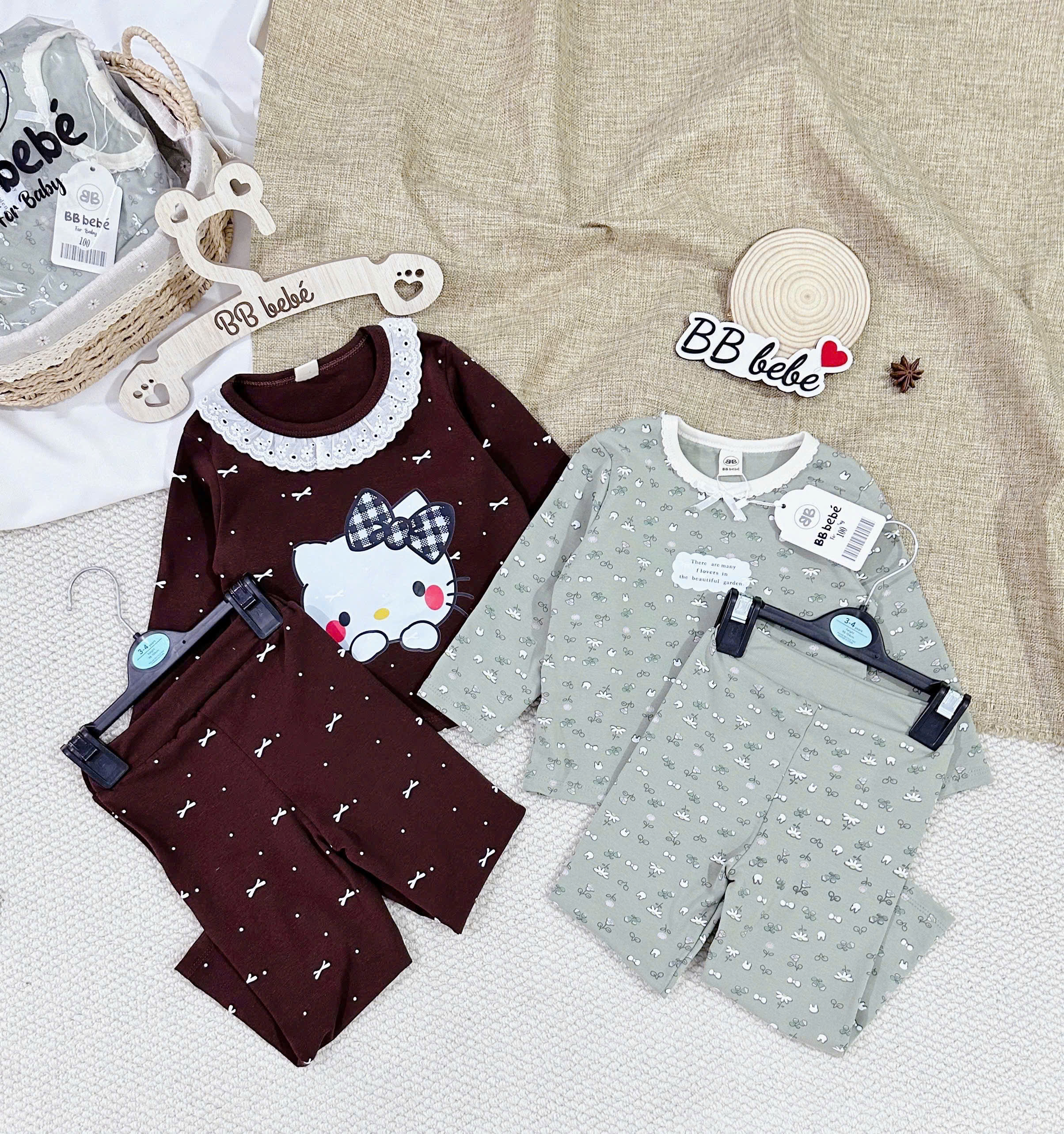 B911 - SET 2 BỘ KITTY HOA NHÍ TONE NÂU XANH