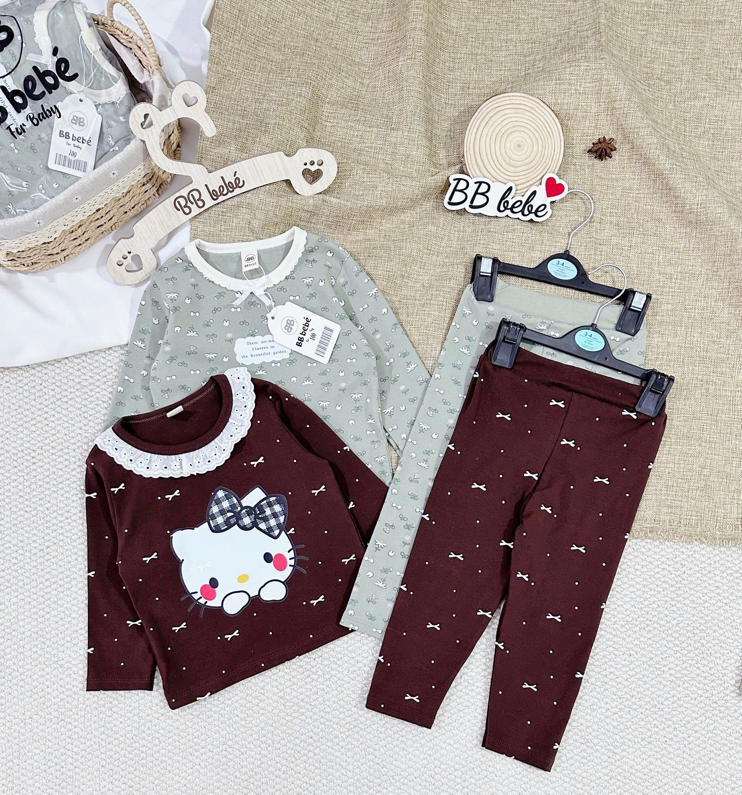 B911 - SET 2 BỘ KITTY HOA NHÍ TONE NÂU XANH