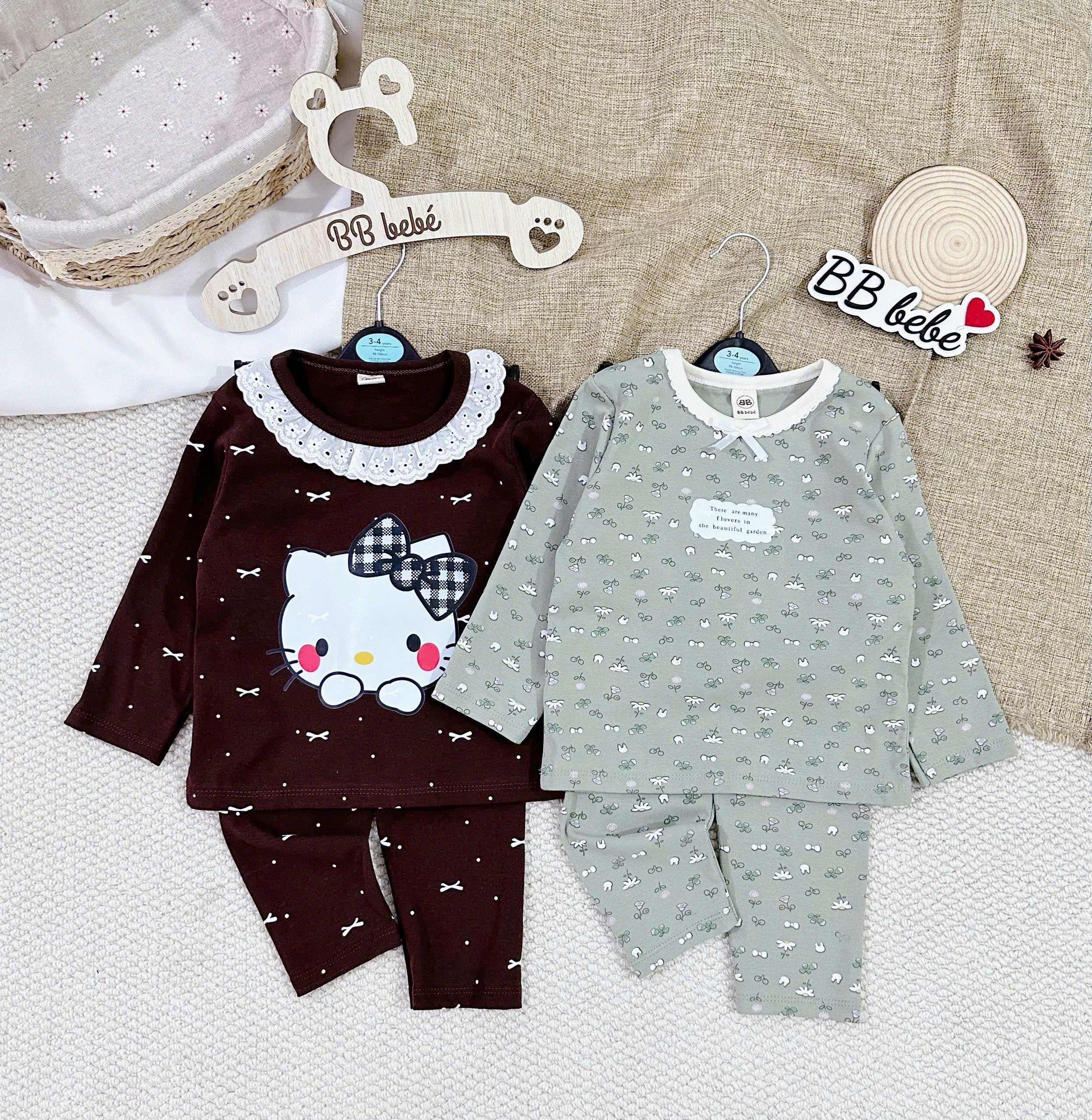 B911 - SET 2 BỘ KITTY HOA NHÍ TONE NÂU XANH