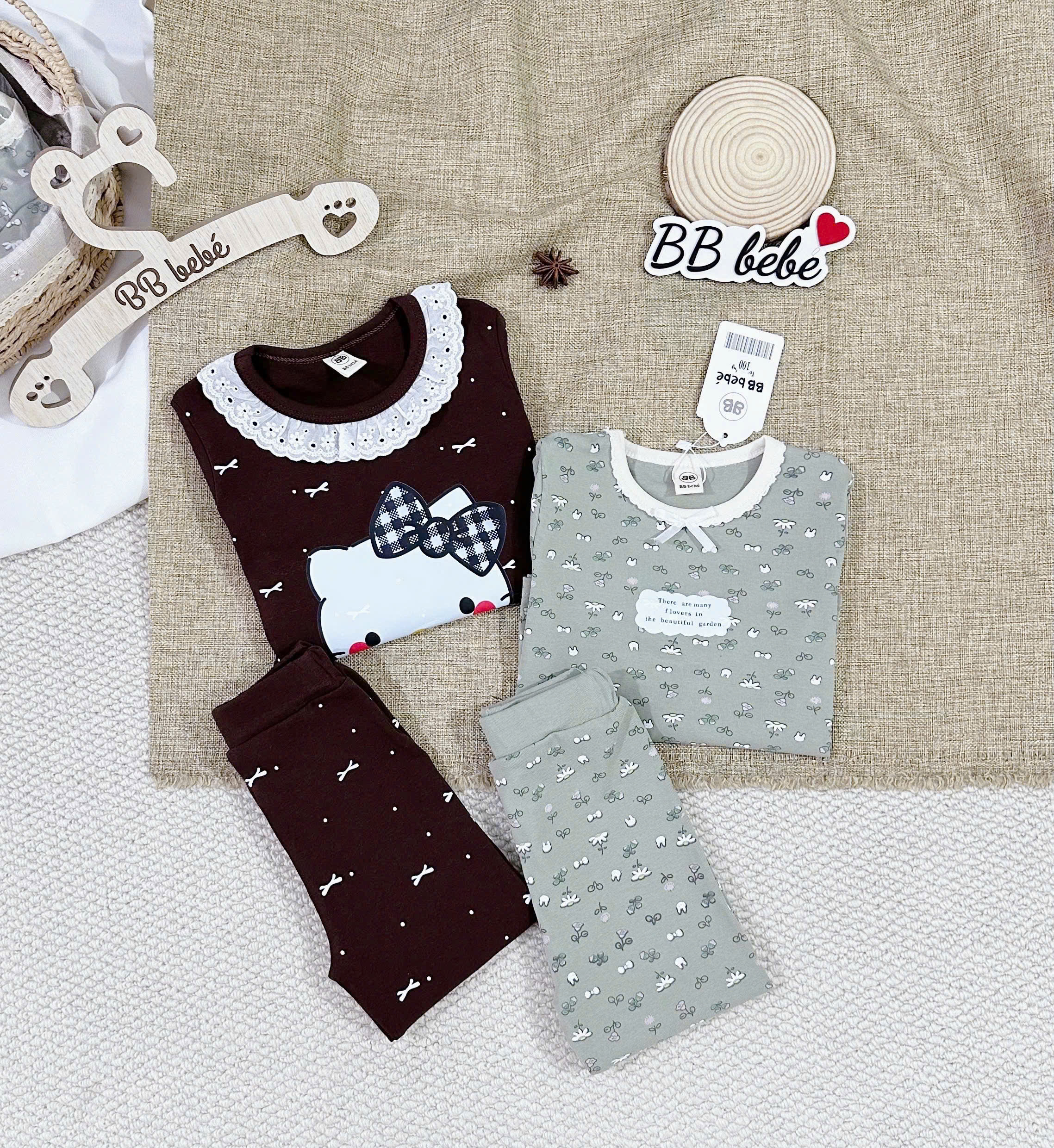 B911 - SET 2 BỘ KITTY HOA NHÍ TONE NÂU XANH