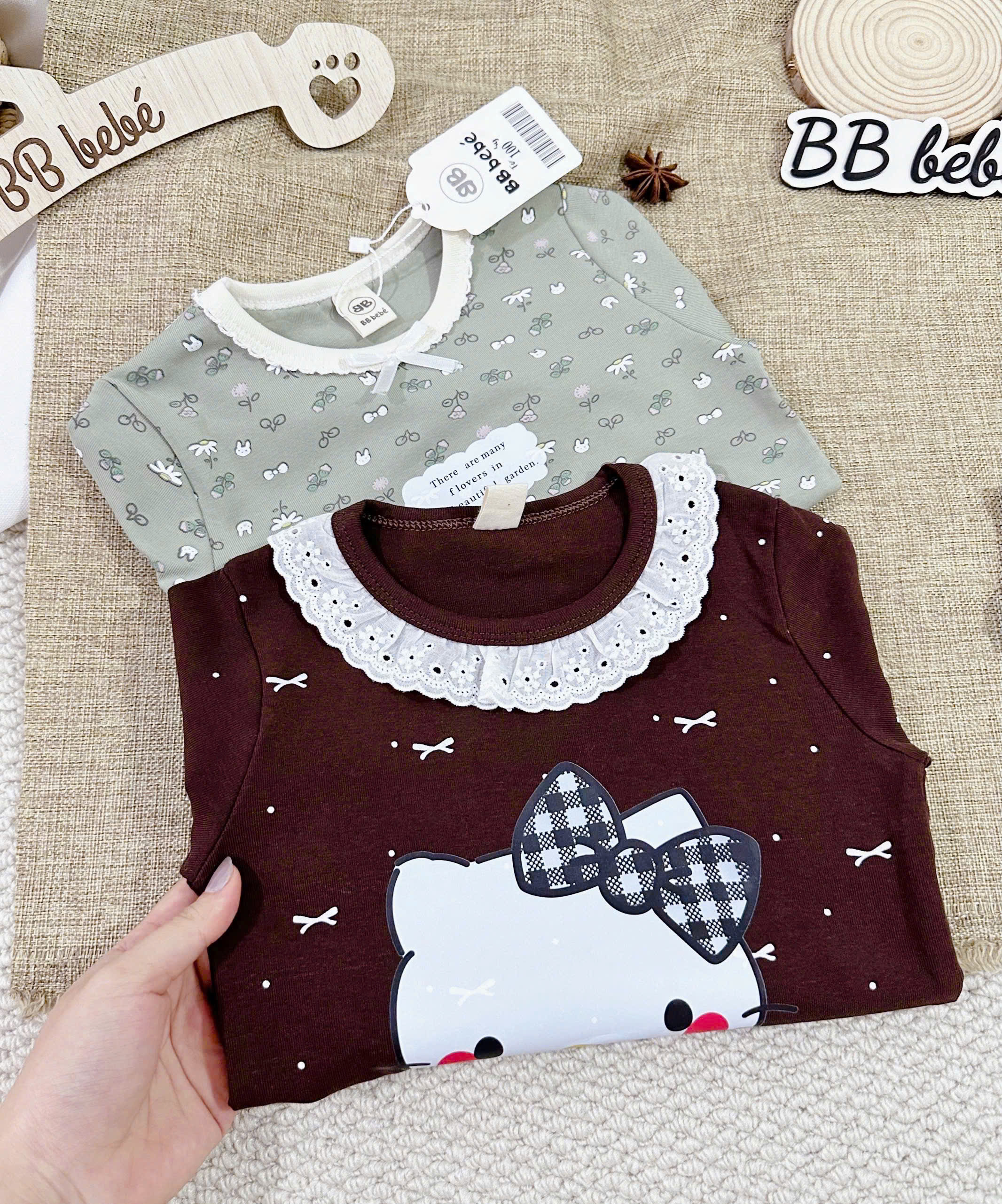 B911 - SET 2 BỘ KITTY HOA NHÍ TONE NÂU XANH