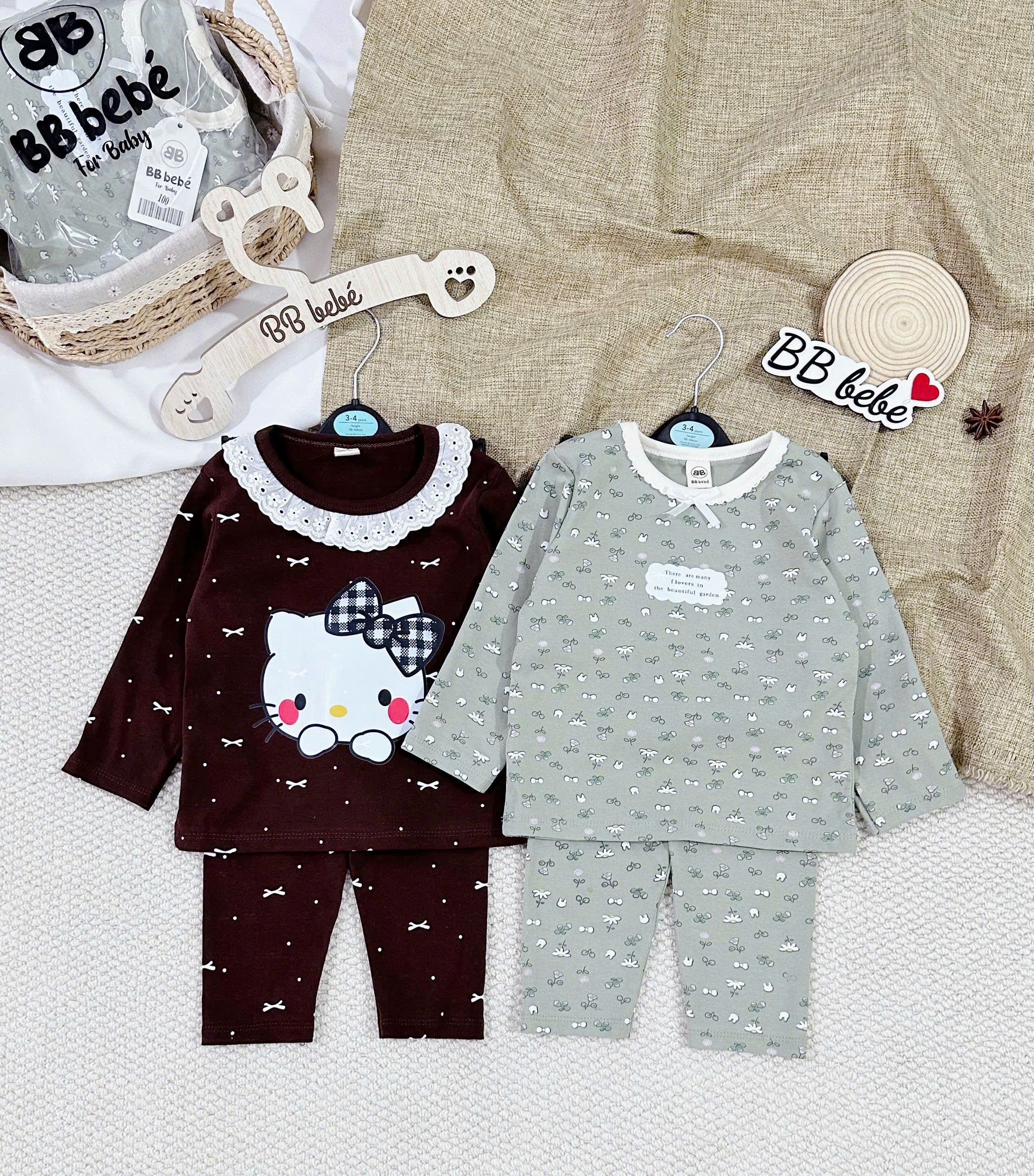 B911 - SET 2 BỘ KITTY HOA NHÍ TONE NÂU XANH