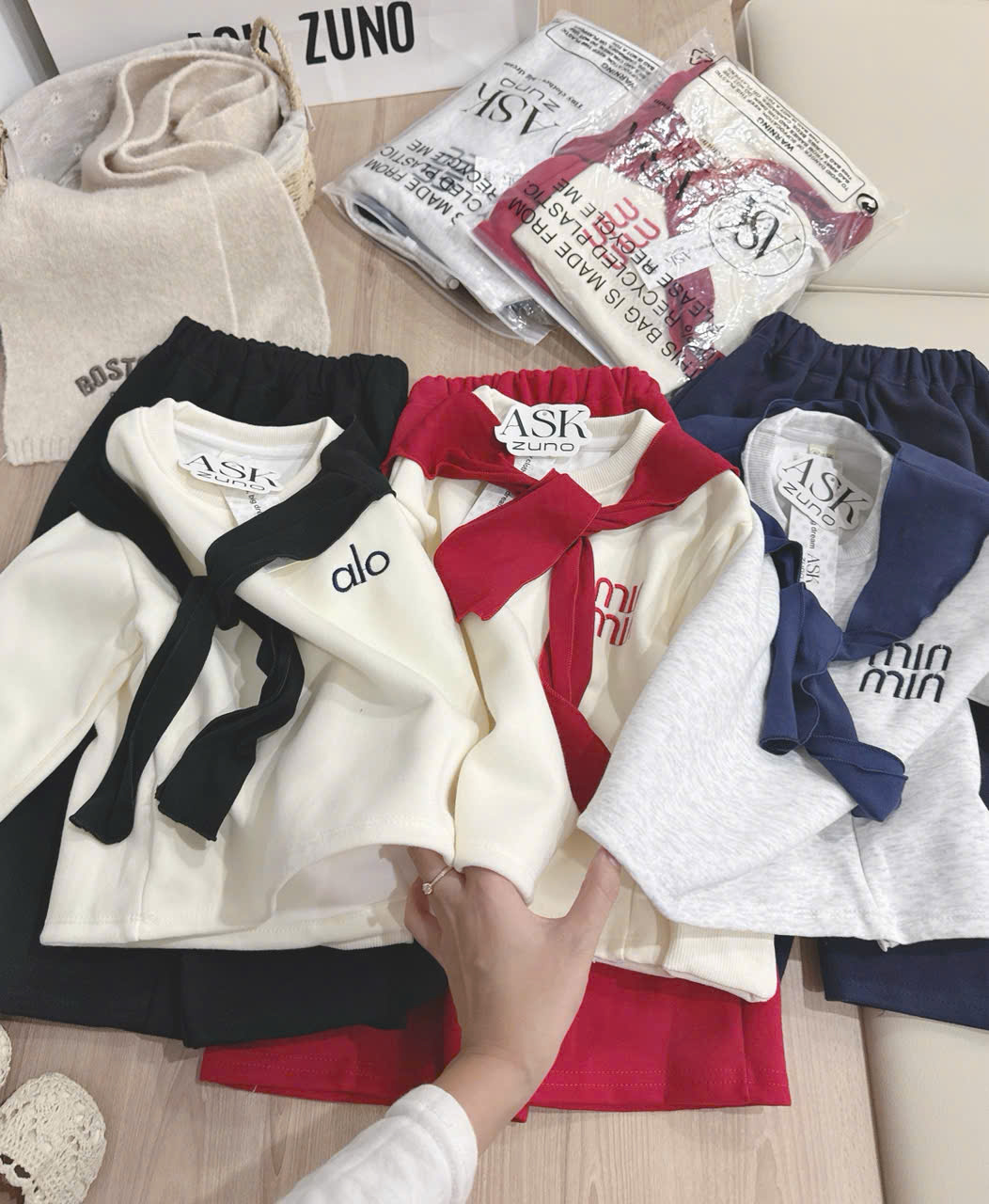 XẢ C07 - SET NỈ MINMIN PHỐI KHĂN CỔ QUẦN TÚI HỘP