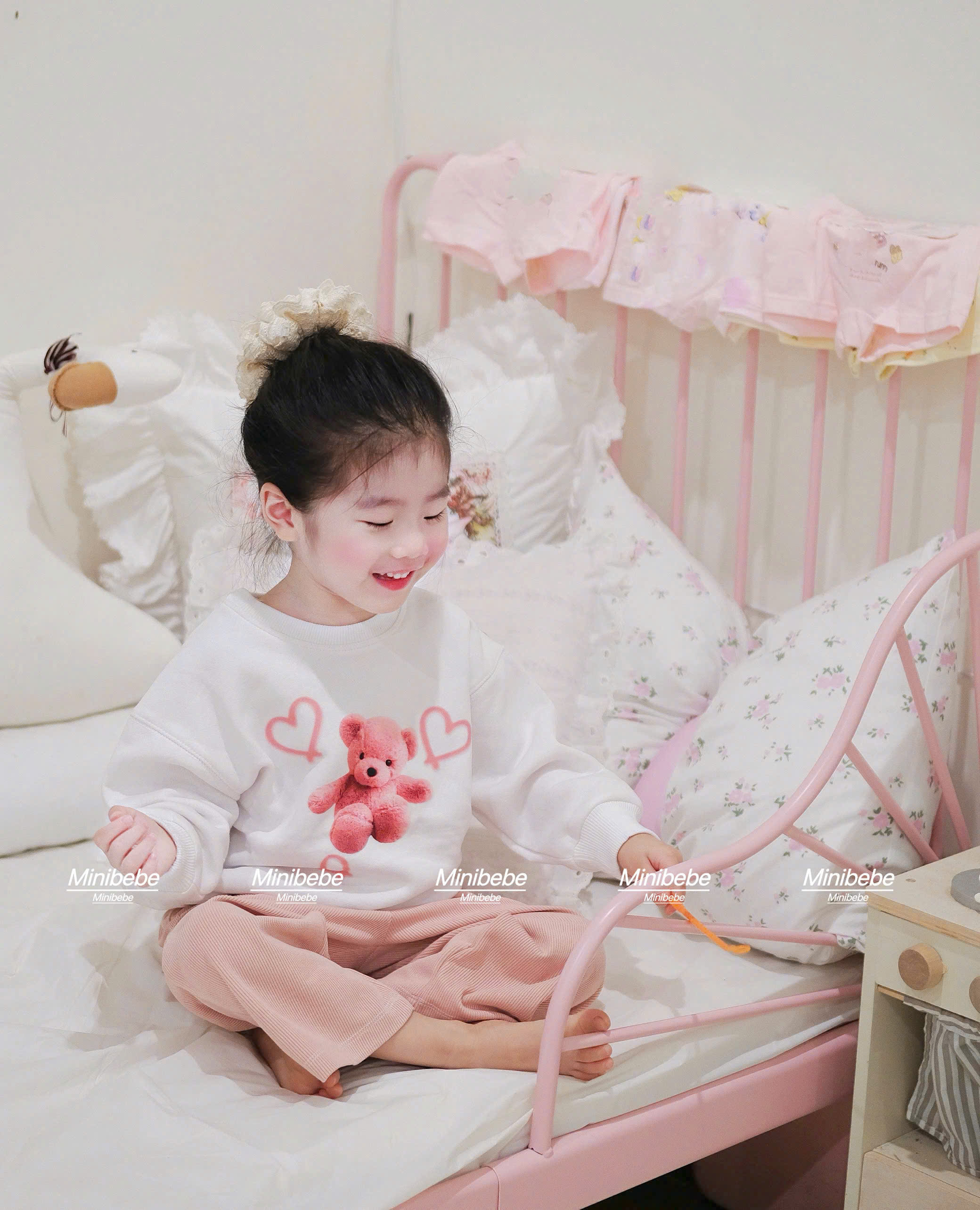 XẢ SET BỘ ÁO TRẮNG GẤU QUẦN TĂM HỒNG - A526