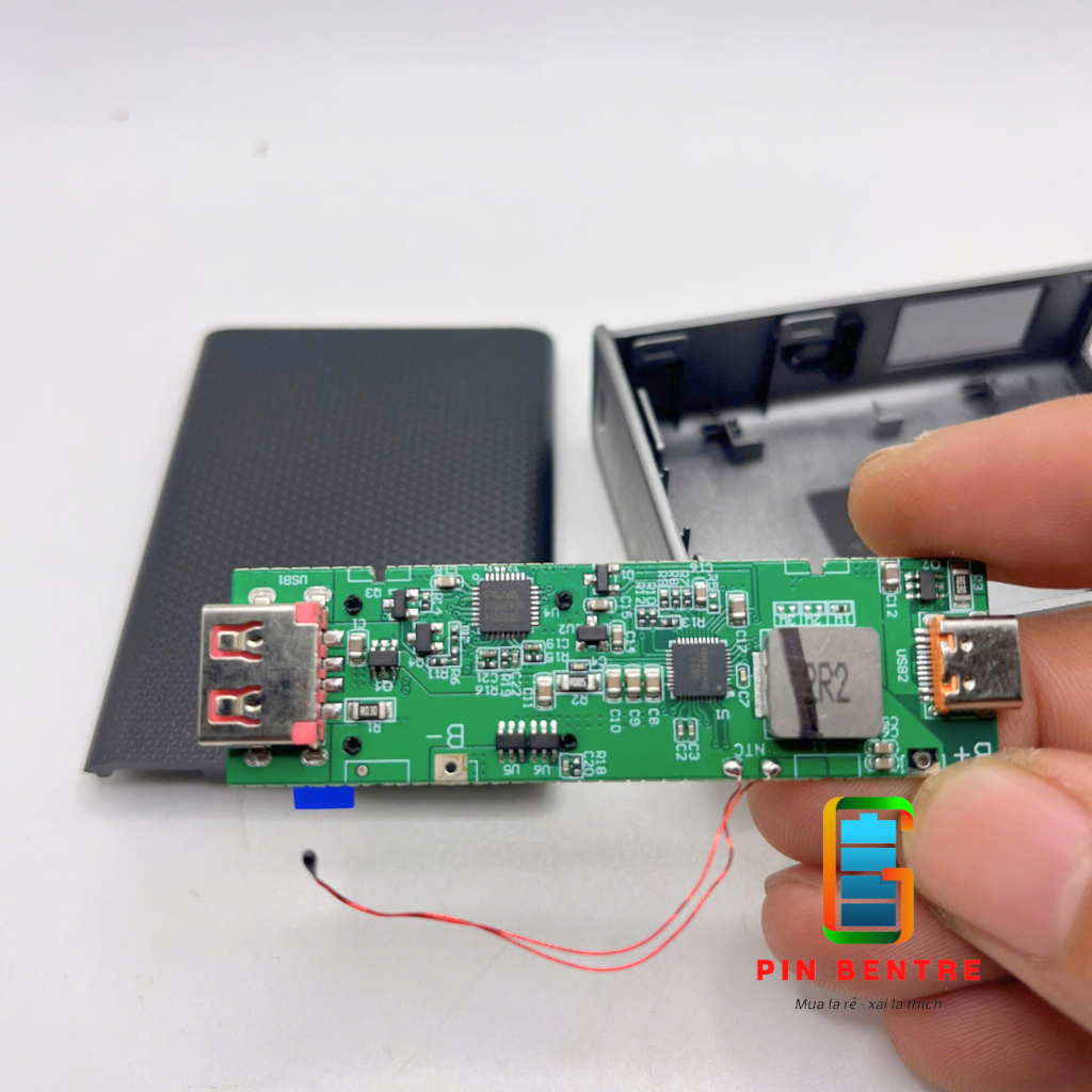 Box sạc dự phòng TFT 22.5W chứa 2 Cell 21700