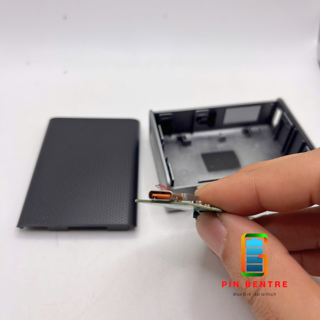 Box sạc dự phòng TFT 22.5W chứa 2 Cell 21700