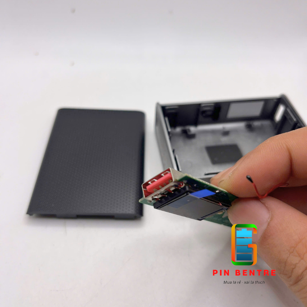 Box sạc dự phòng TFT 22.5W chứa 2 Cell 21700