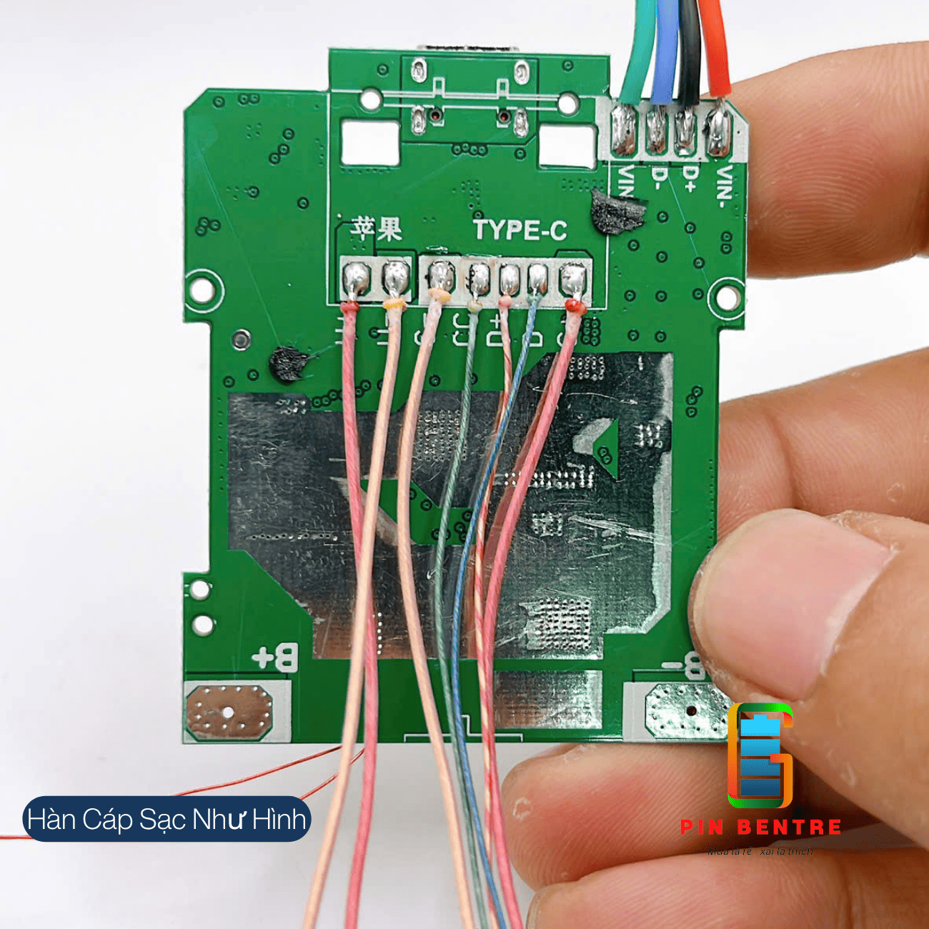 Box sạc dự phòng TFT 22.5W chứa 4 Cell 21700 kèm ổ cấm Sạc tiện lợi (PBT247)