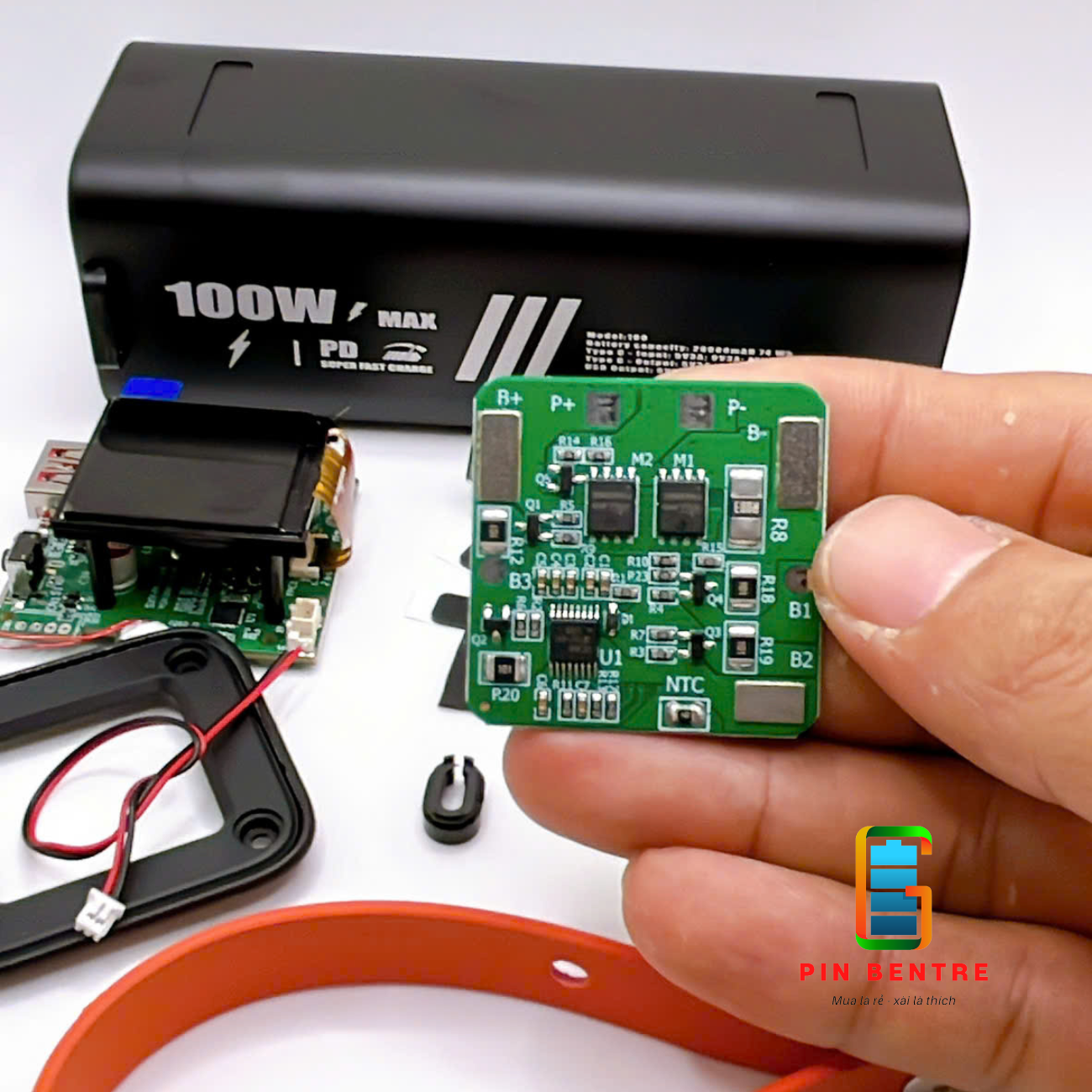 Box Sạc Dự Phòng TFT M10 100W Kèm Cáp Sạc Tự Rút Gọn Có Led