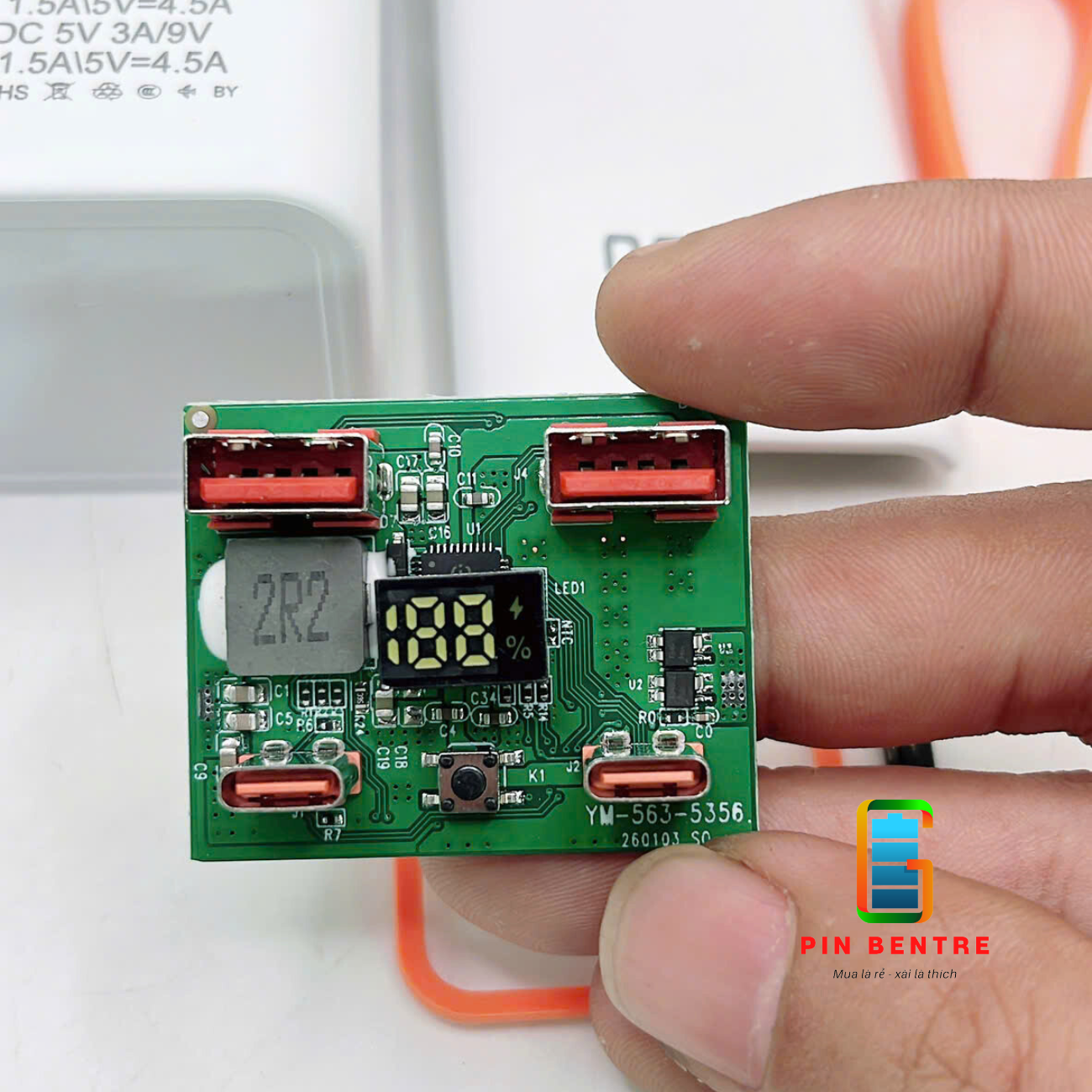 Box sạc dự phòng HW-01 22.5W chứa 4 Cell 21700 ( Chưa Pin,Vỏ Nhựa )