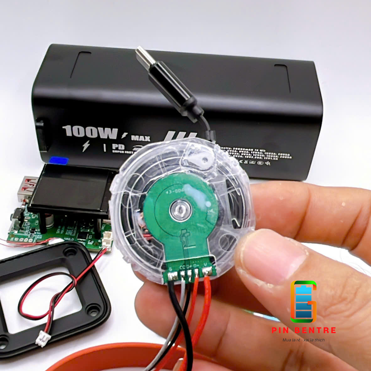 Box Sạc Dự Phòng TFT M10 100W Kèm Cáp Sạc Tự Rút Gọn Có Led