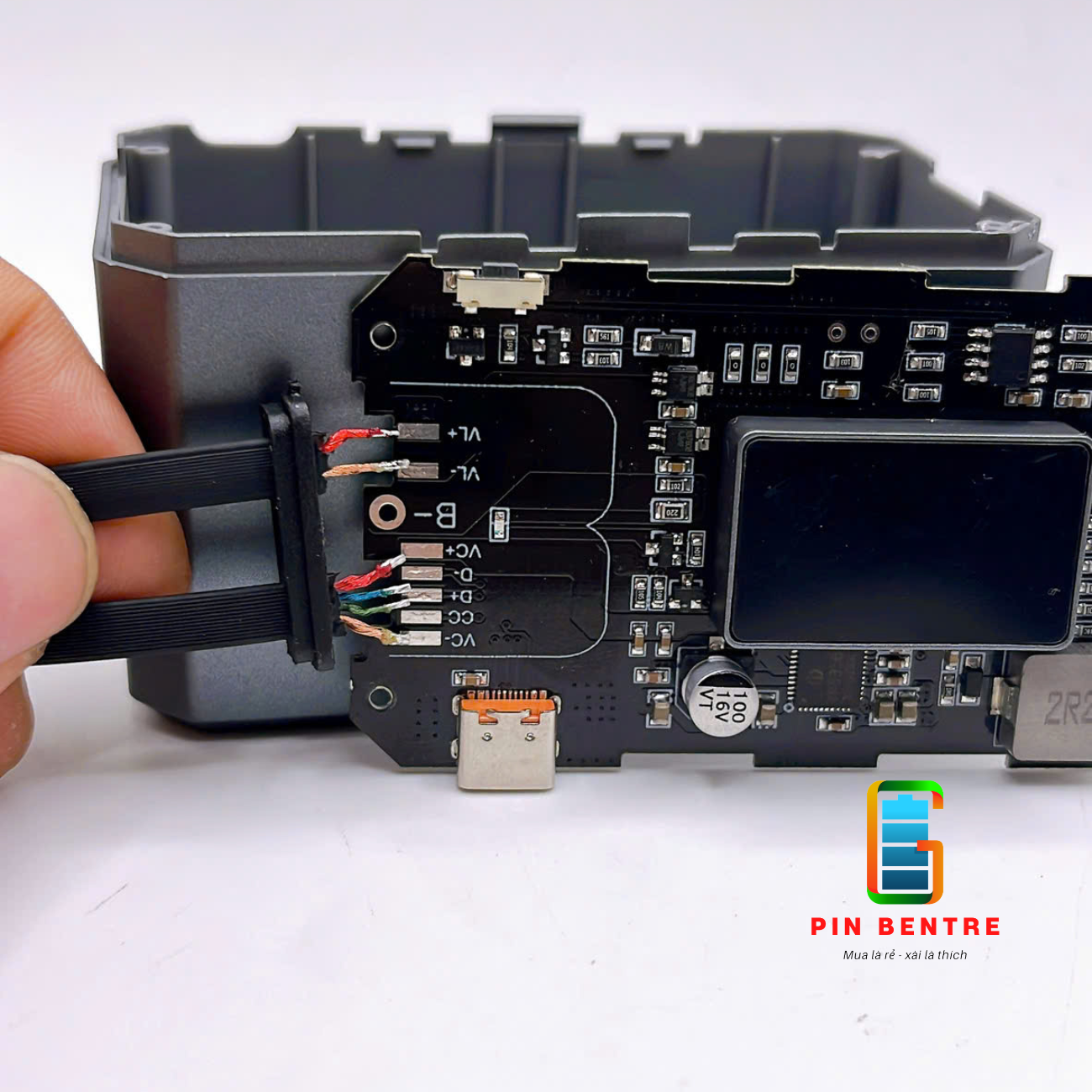 Box Sạc Dự Phòng DK100 20.000mAh Chứa 4 Cell Pin 21700 ( Ko Pin )