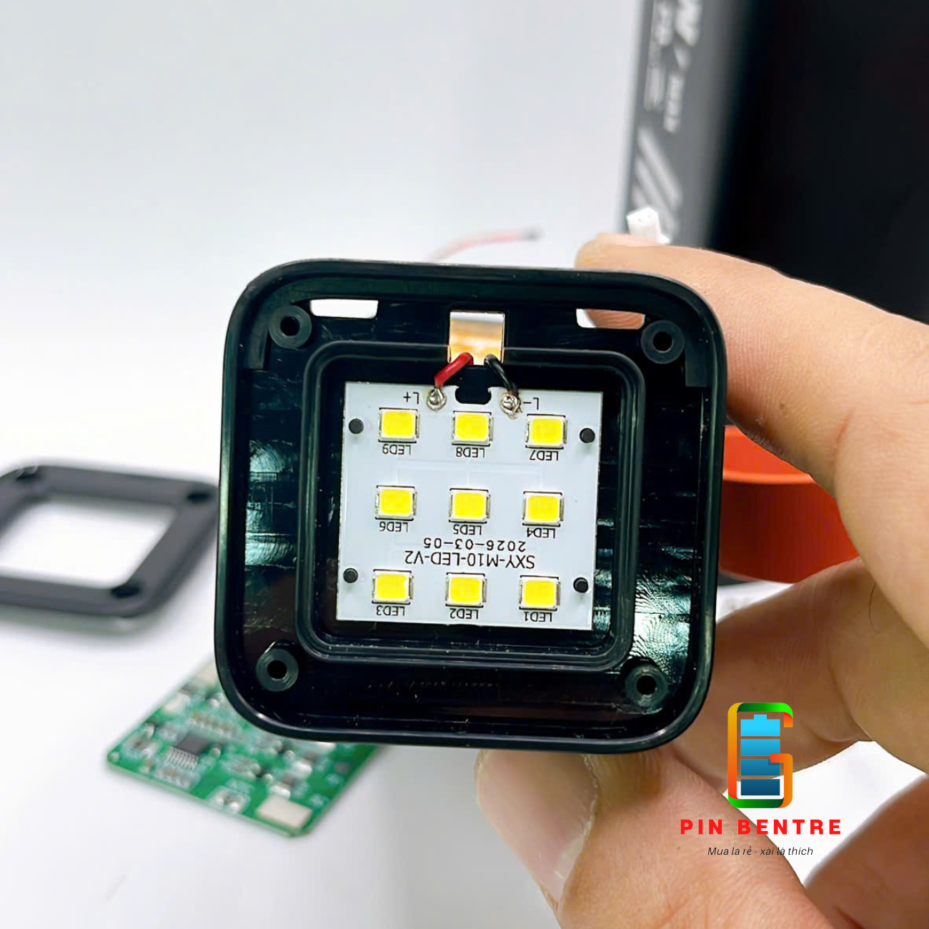 Box Sạc Dự Phòng TFT M10 100W Kèm Cáp Sạc Tự Rút Gọn Có Led