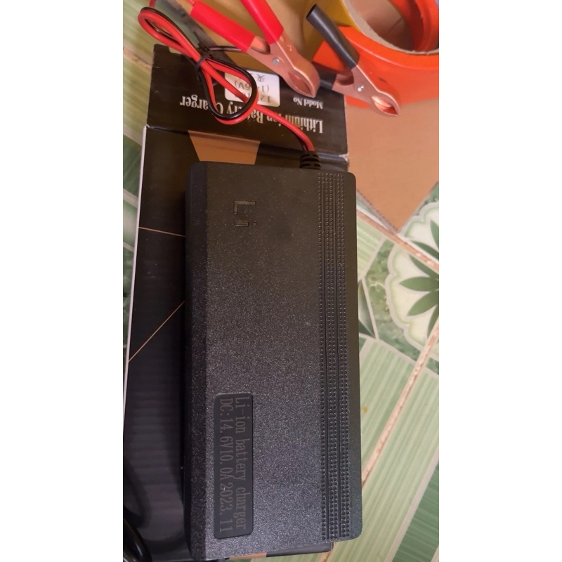 Sạc 4S 14.6V - 5A / 10A dành cho Pin LifePO4 đầu ra Kẹp Cá Sấu , Có quạt tản nhiệt