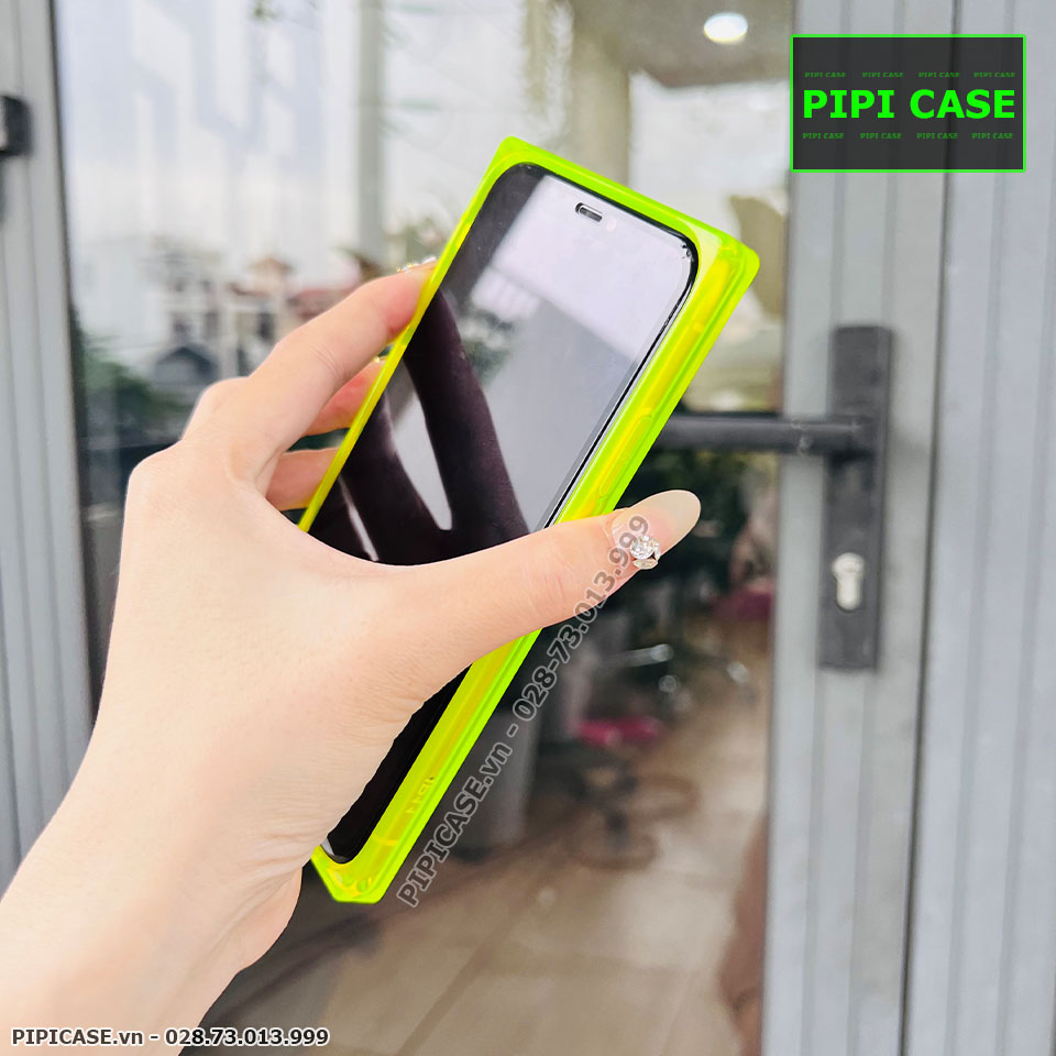 Ốp Lưng iPhone 12 - Layla - Vàng Dạ Quang