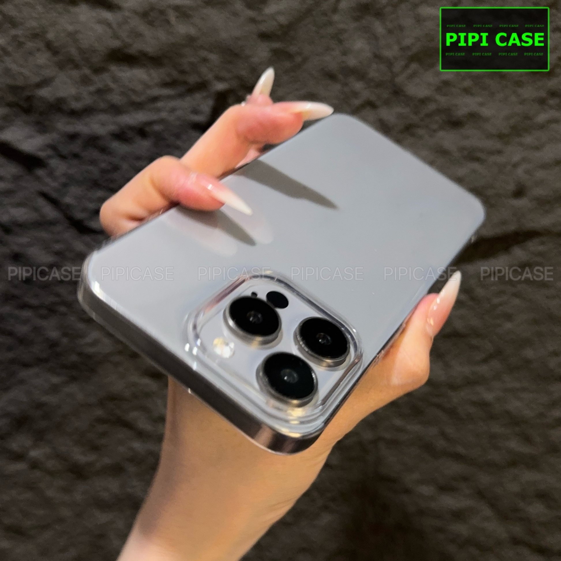 Ốp Lưng iPhone 15 Pro - Vic - Trắng