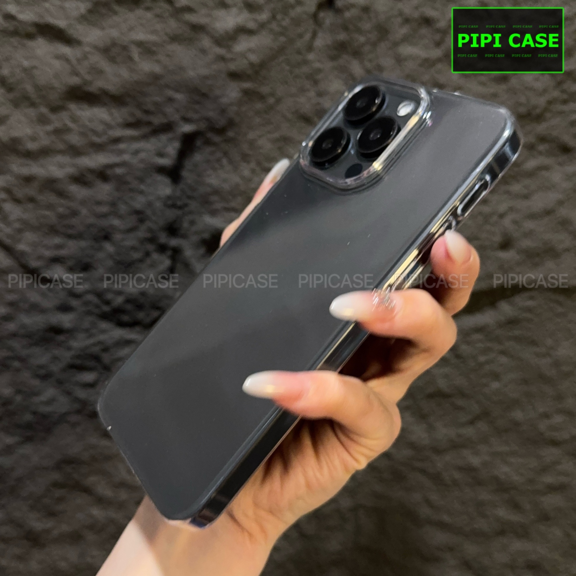 Ốp Lưng iPhone 15 Pro Max - Vic - Trắng