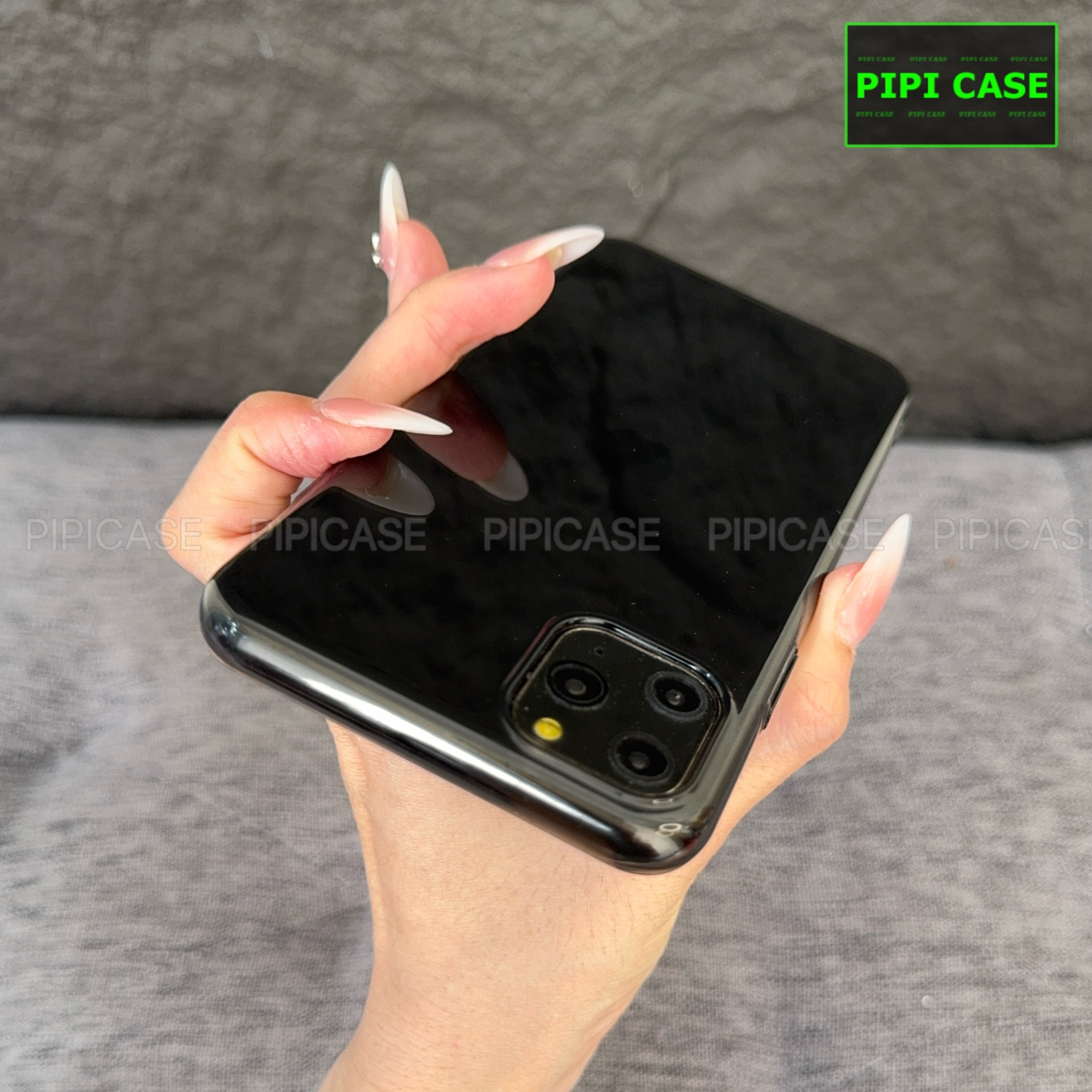 Ốp Lưng iPhone 11 Pro Max - Vic - Đen