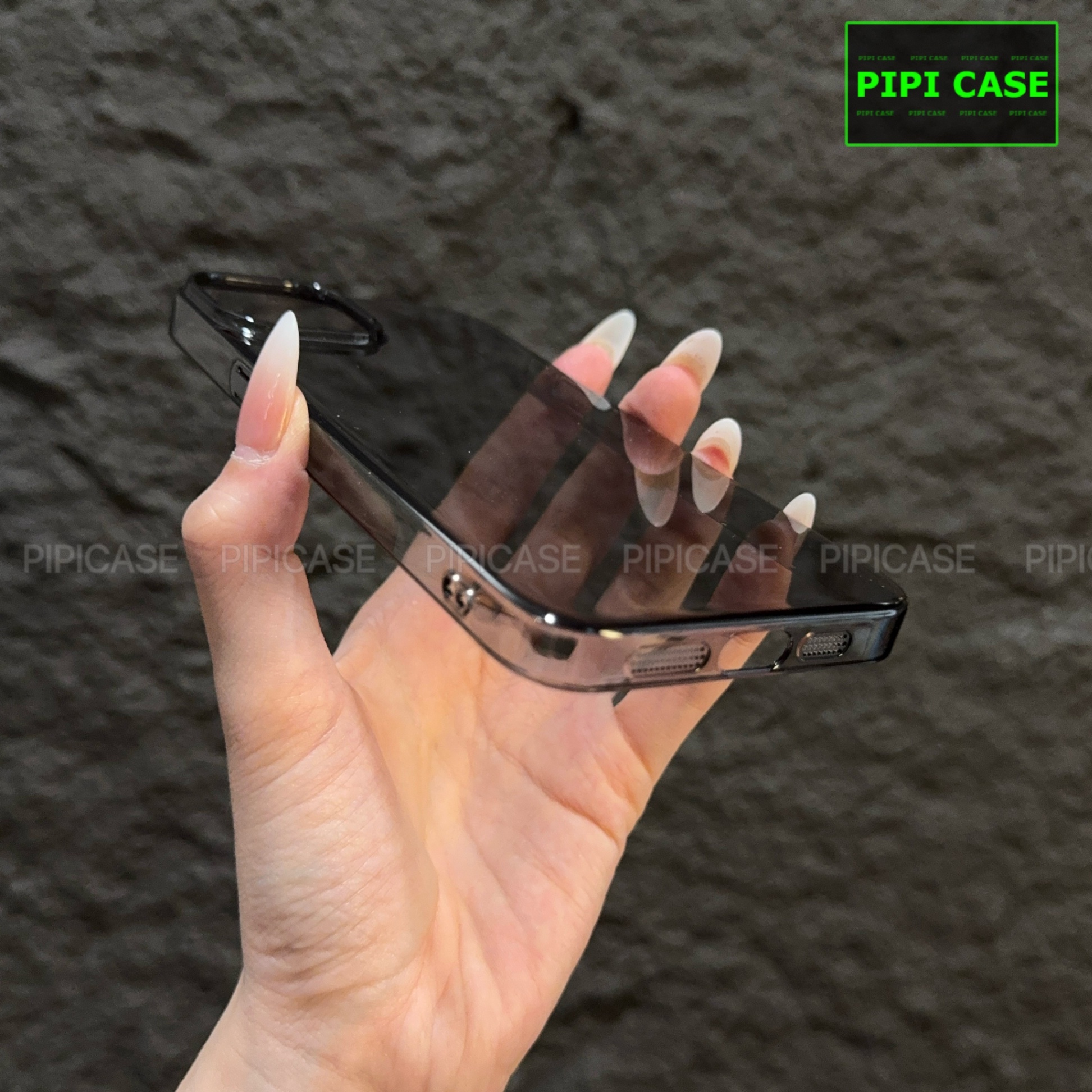 Ốp Lưng iPhone 15 - Vic - Đen