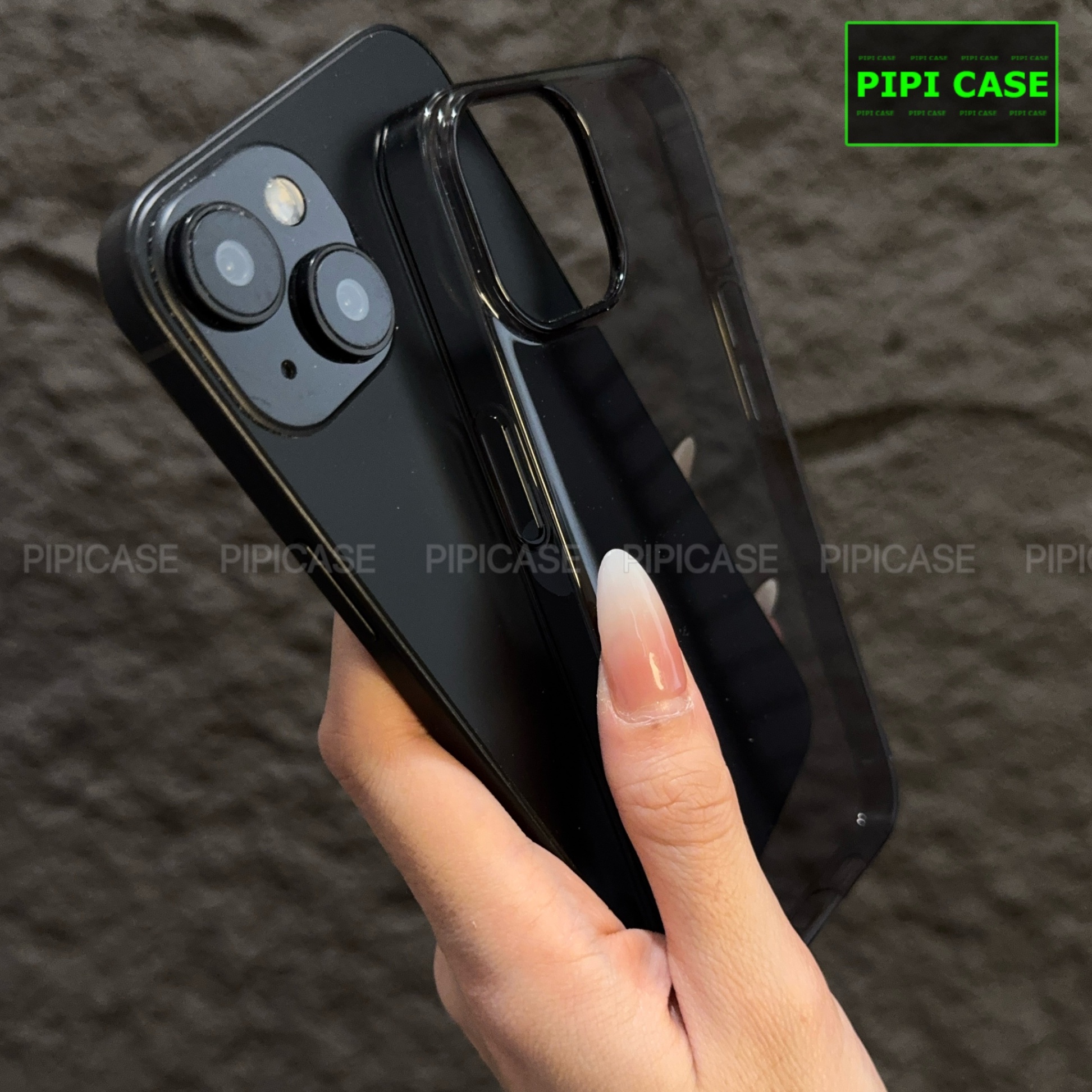 Ốp Lưng iPhone 15 - Vic - Đen