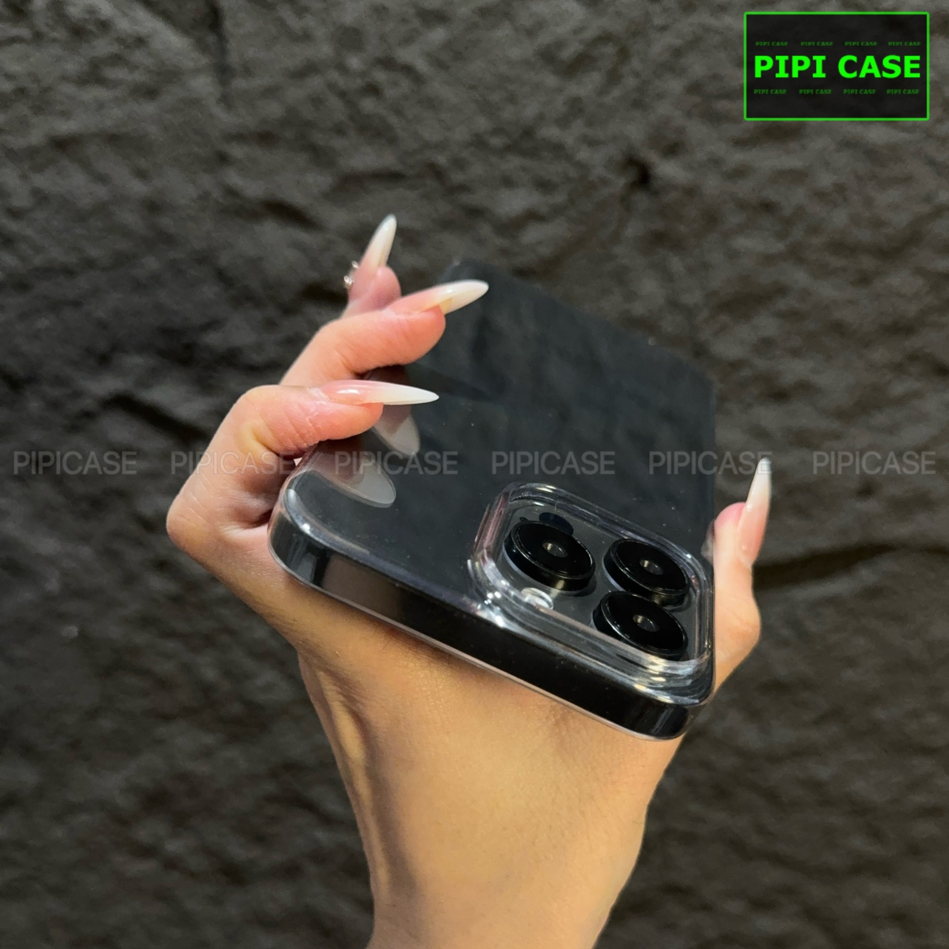 Ốp Lưng iPhone 15 Pro Max - Vic - Trắng
