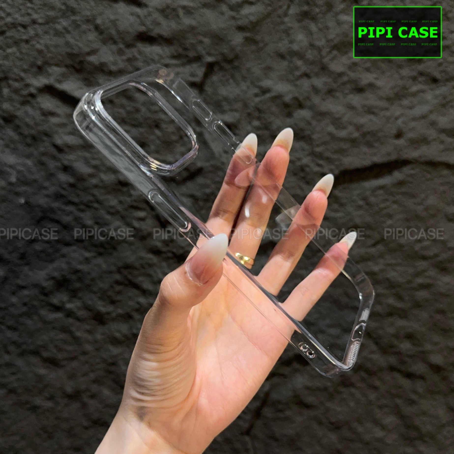 Ốp Lưng iPhone 15 - Vic - Trắng