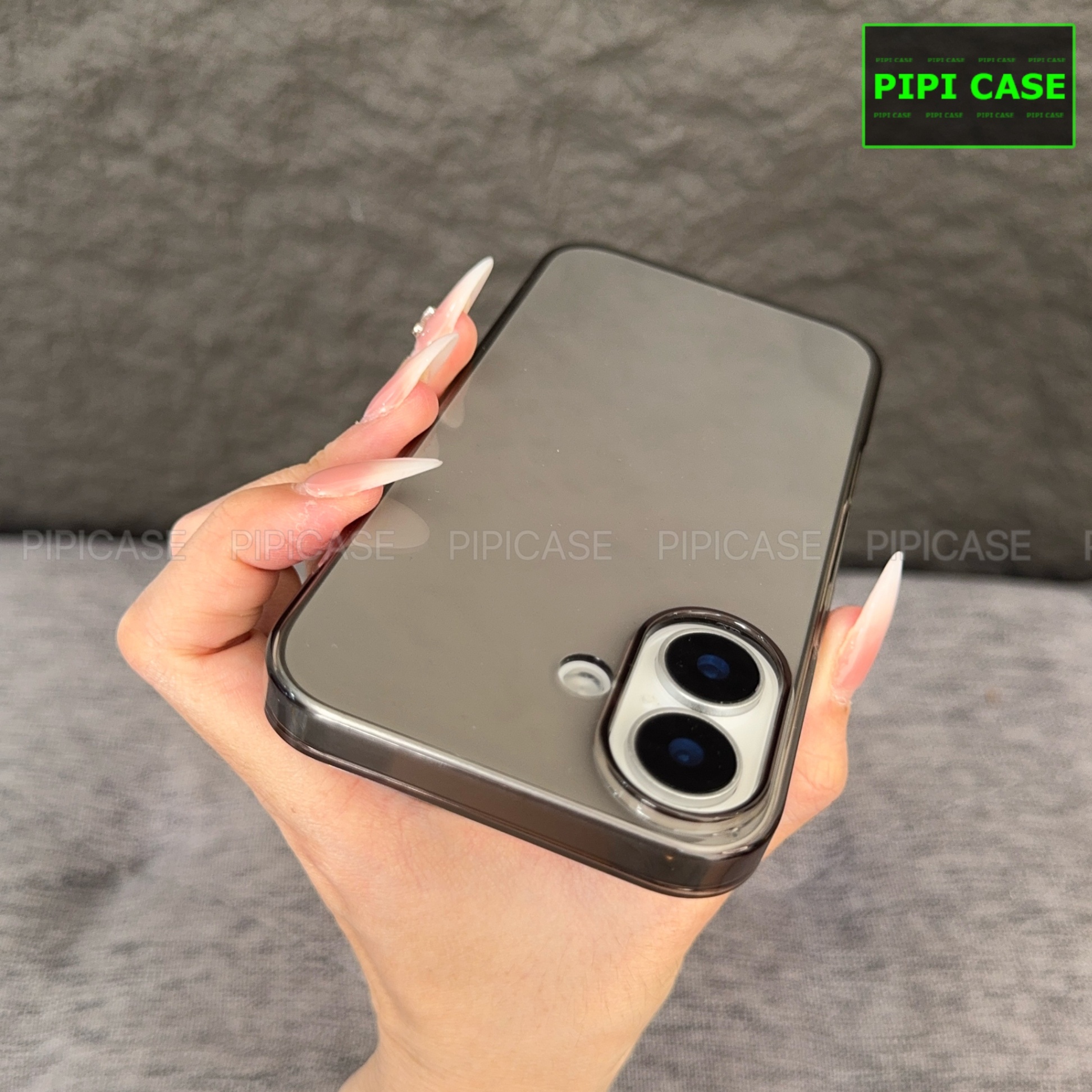 Ốp Lưng iPhone 16 - Vic - Đen