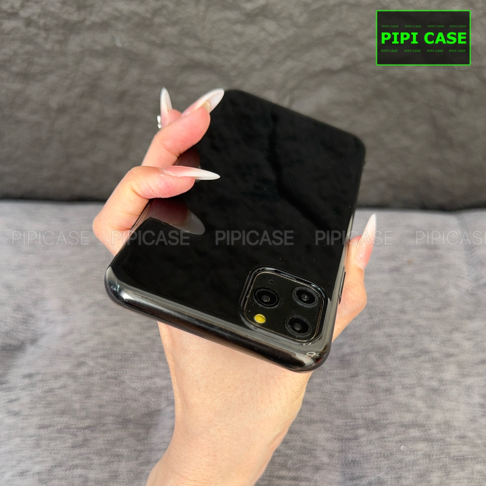 Ốp Lưng iPhone 11 Pro Max - Vic - Đen