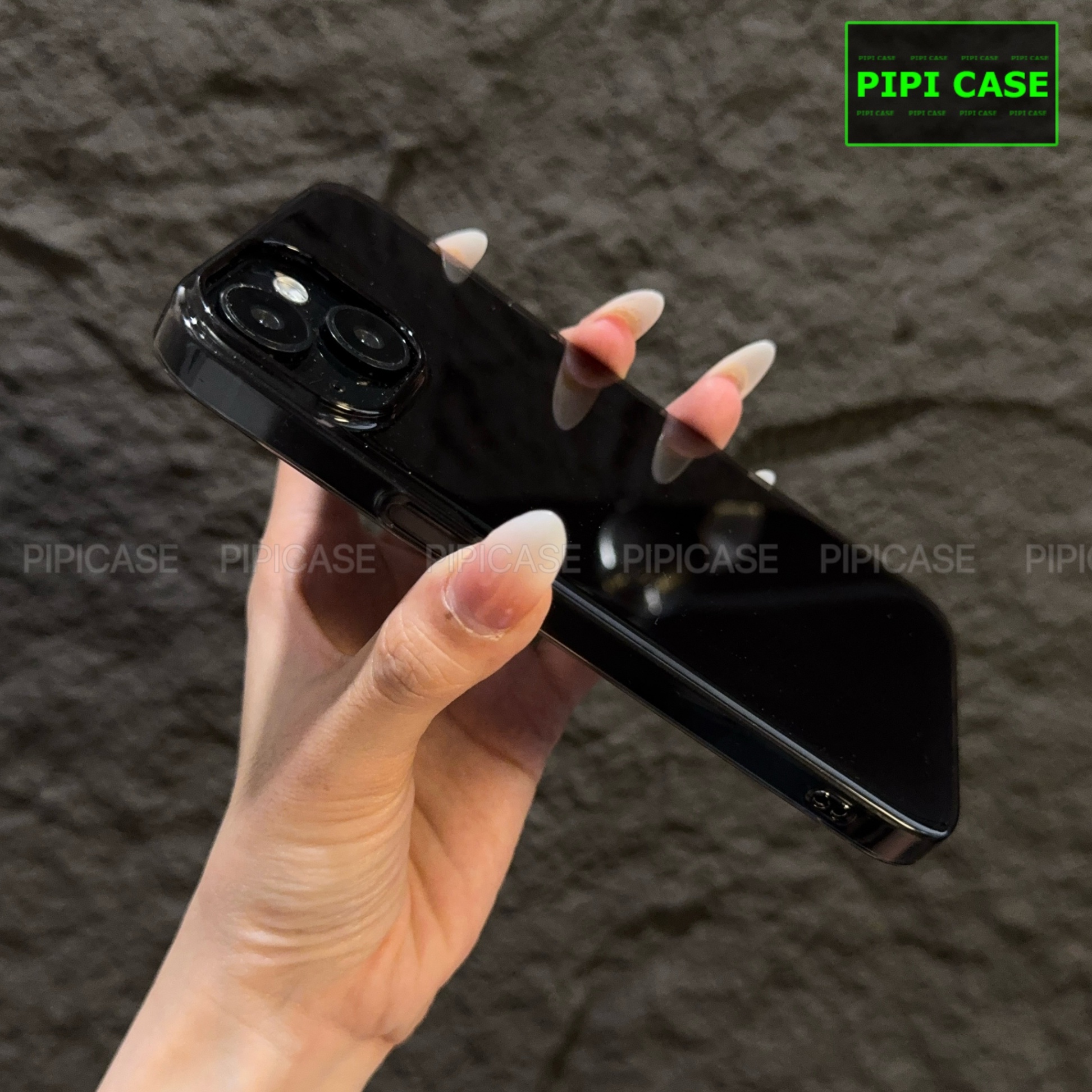 Ốp Lưng iPhone 15 - Vic - Đen