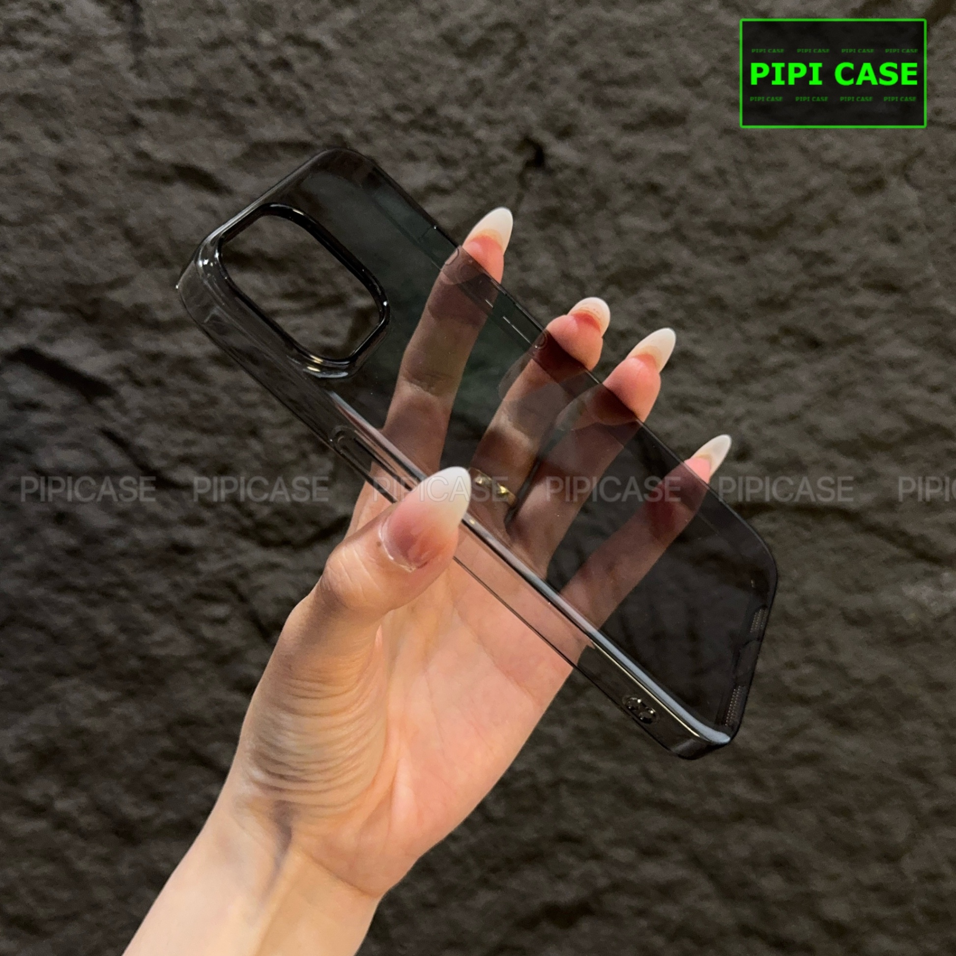 Ốp Lưng iPhone 15 - Vic - Đen