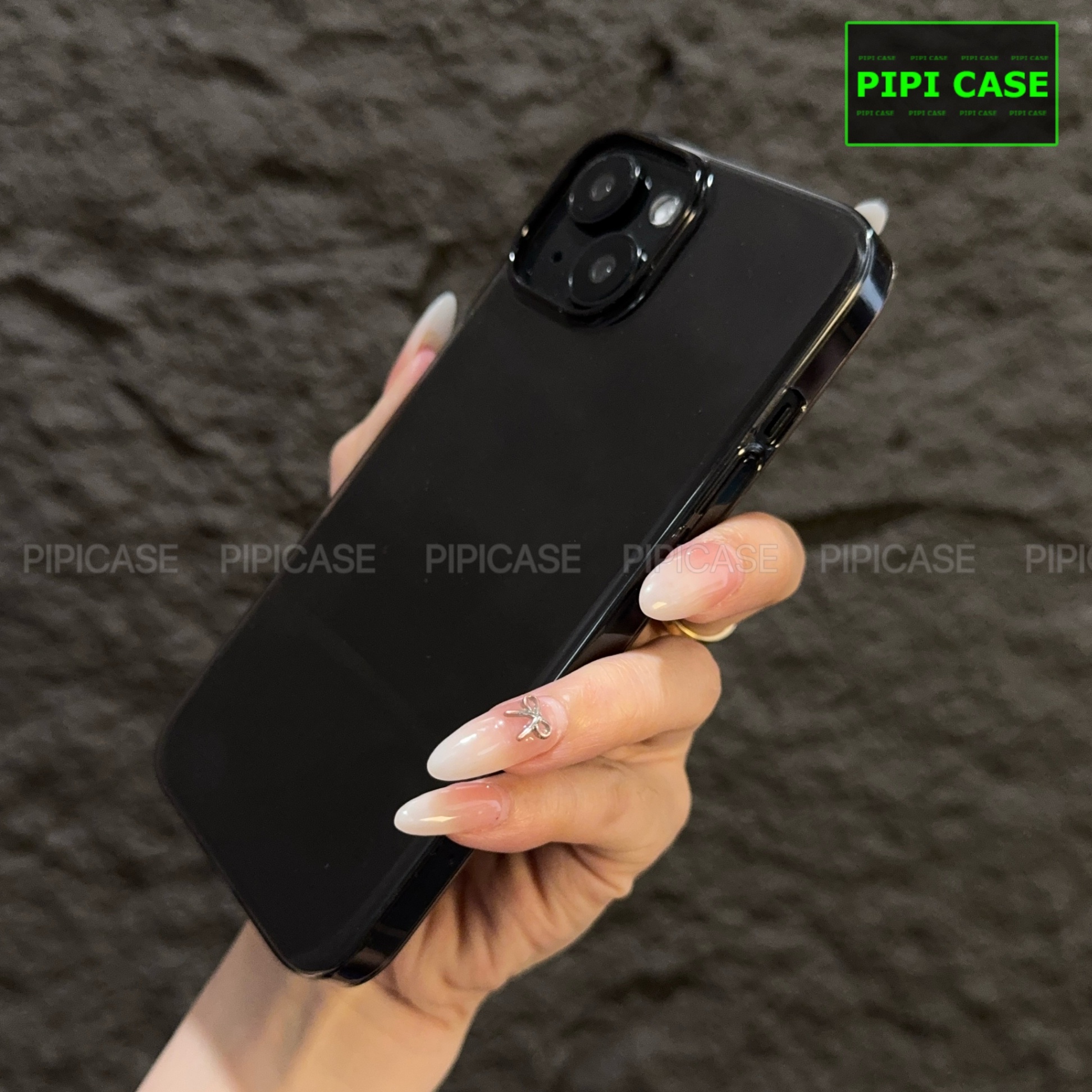 Ốp Lưng iPhone 15 - Vic - Đen