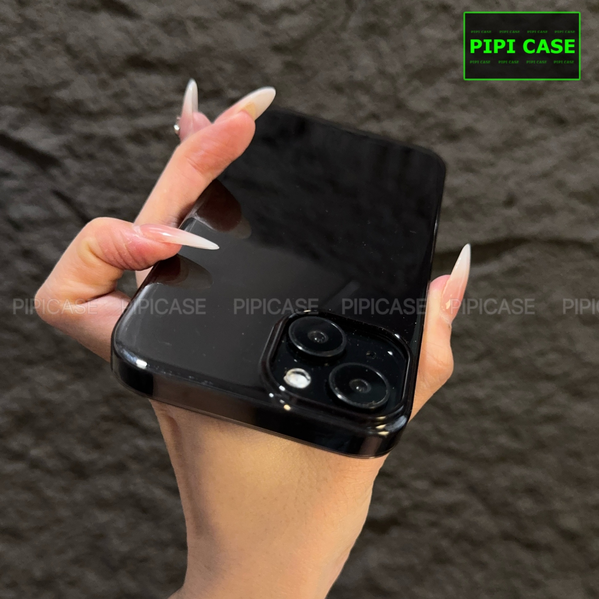 Ốp Lưng iPhone 15 - Vic - Đen