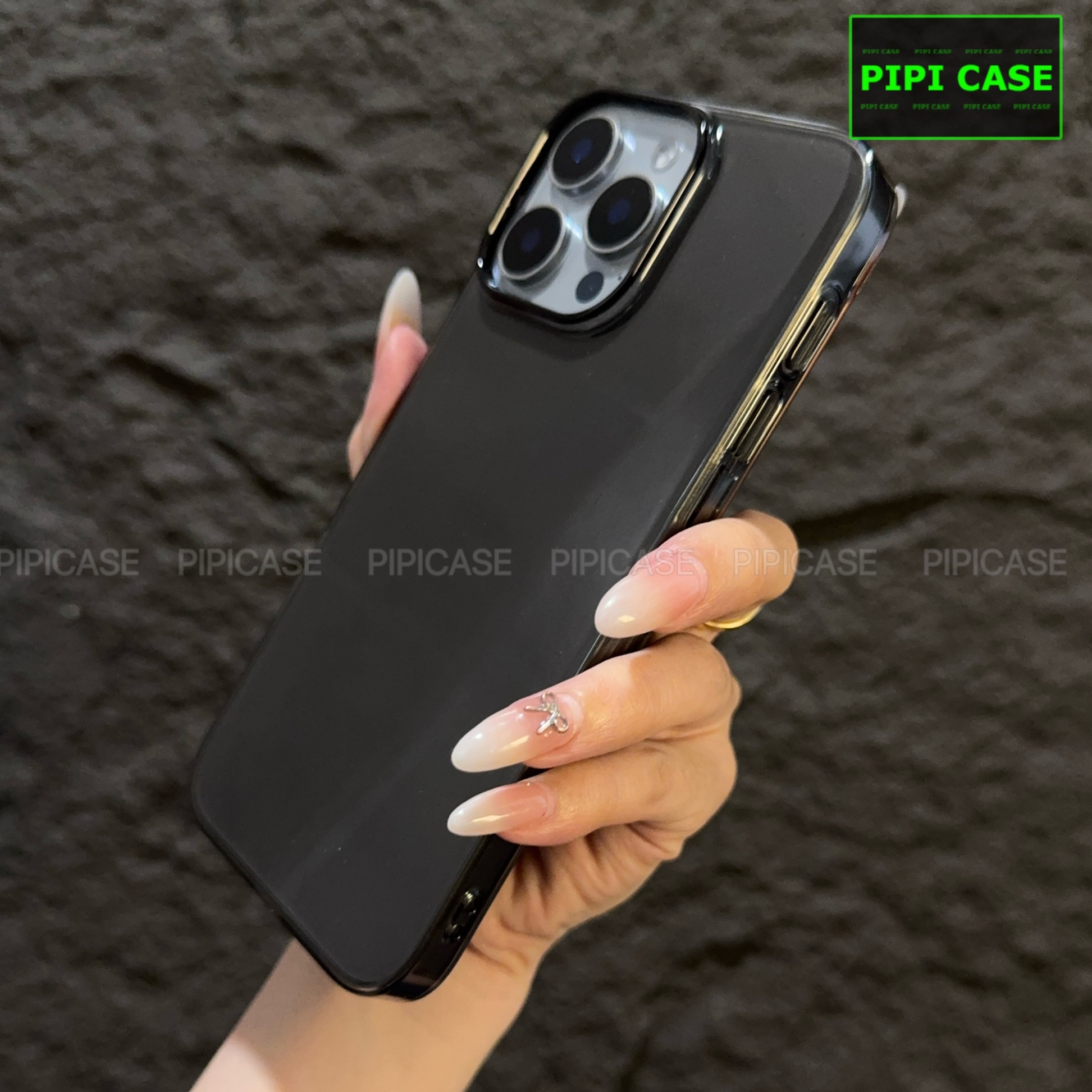 Ốp Lưng iPhone 15 Pro Max - Vic - Đen