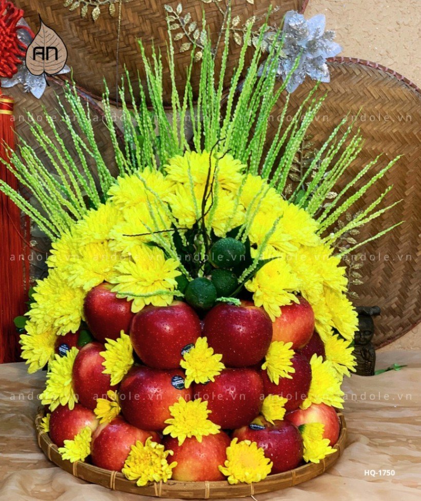 Mẹt Hoa Quả Xếp Dạng Tháp Táo Và Hoa Sen – Trang Trọng Và Ý Nghĩa.