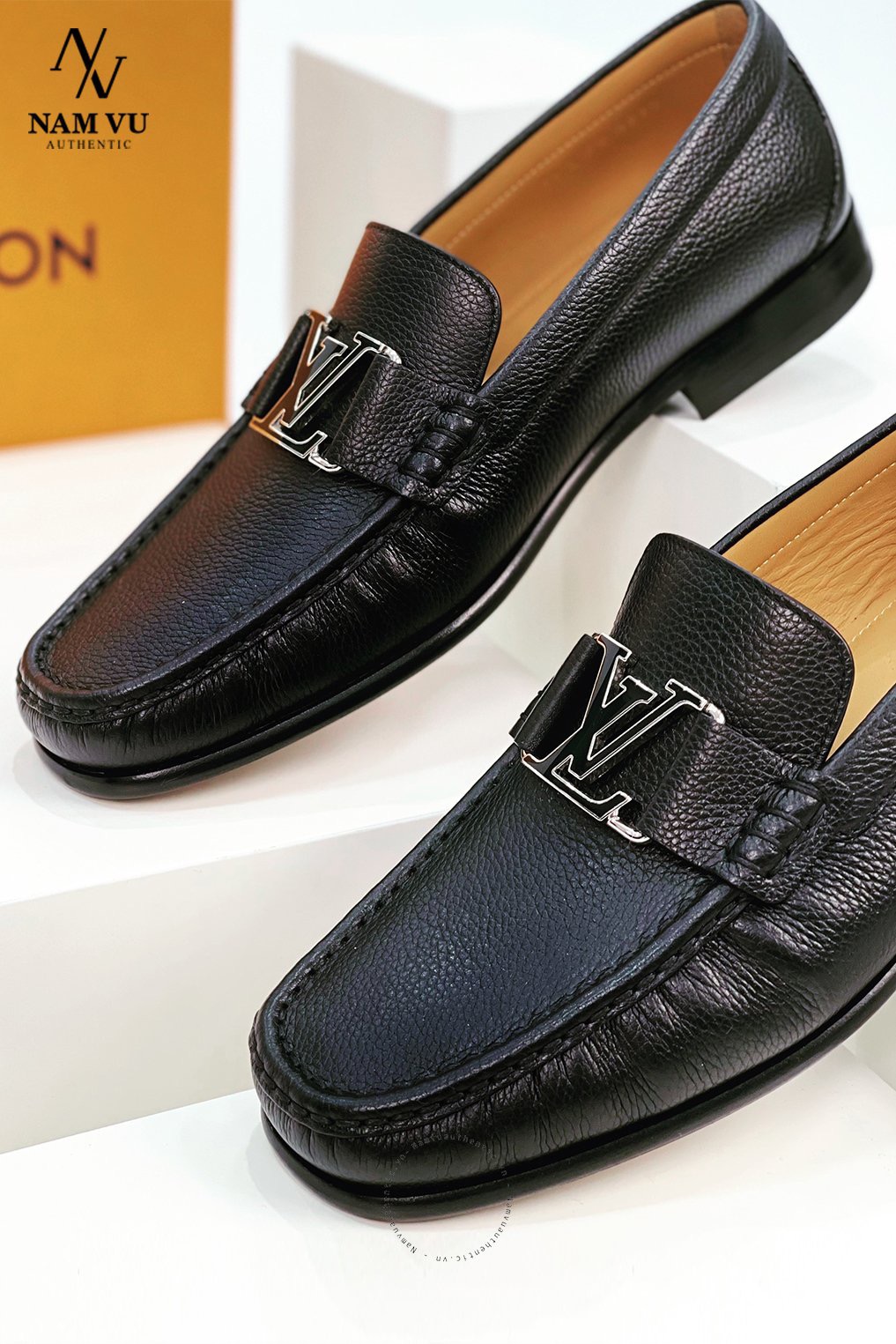 LFLV Tag LV black montaigne loafer