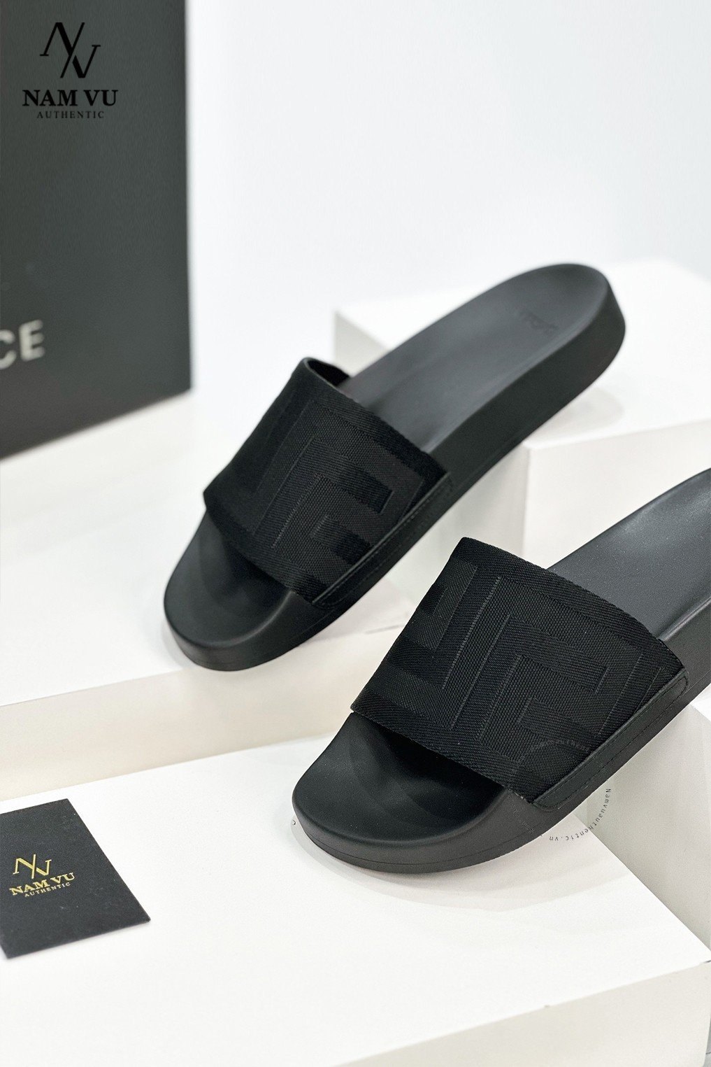 DVS vân versace all black