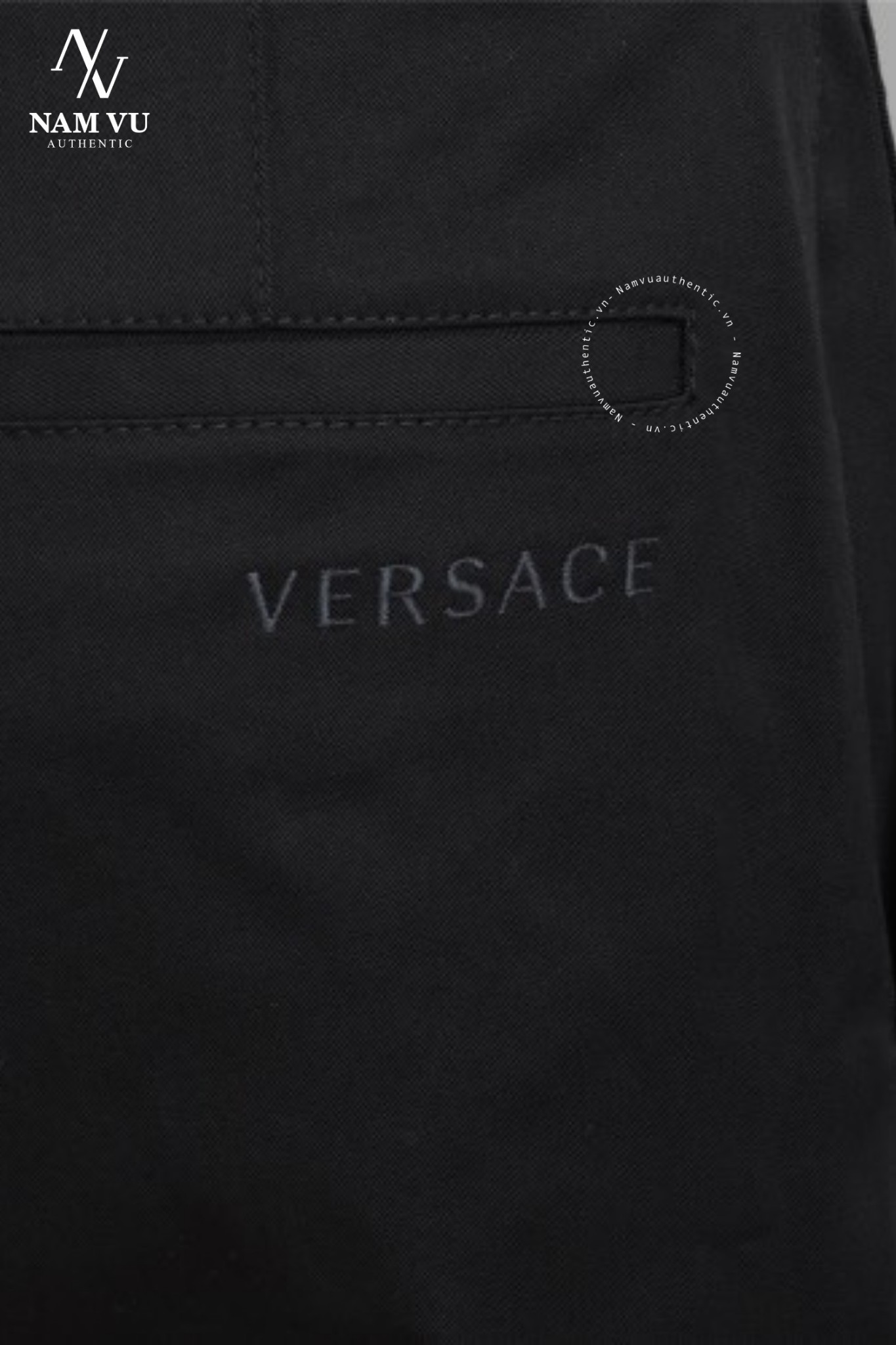 QKKVS Logo chữ versace kẻ gấu A88701