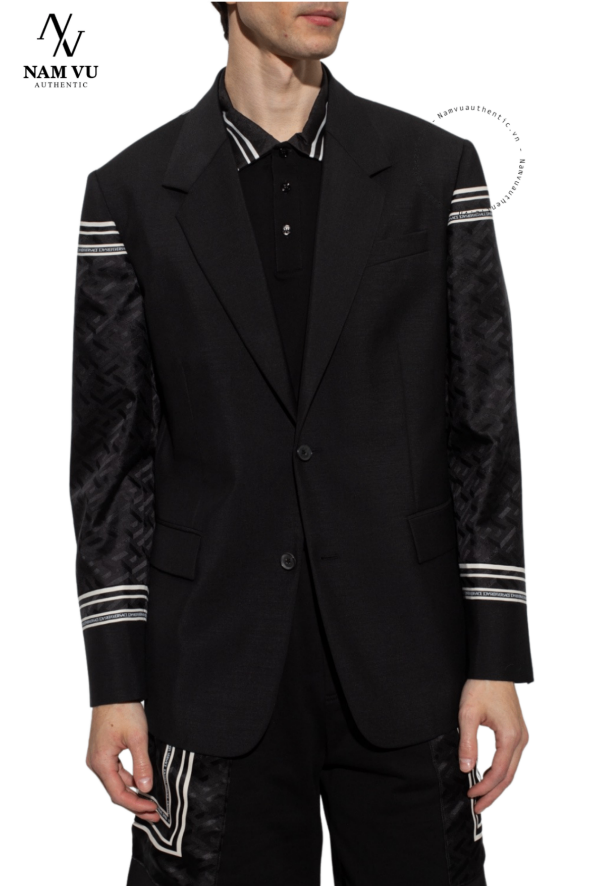 AVVS with logo tay áo versace 1004731 1A03462