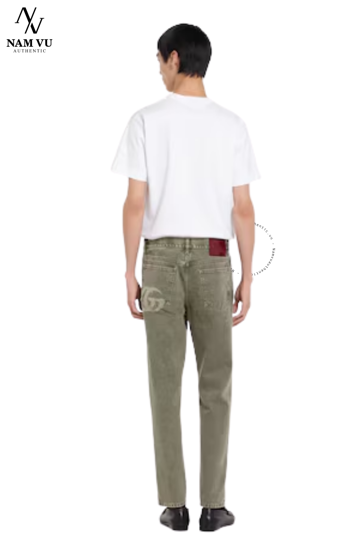 QJGC cropped straight logo Gucci 815642