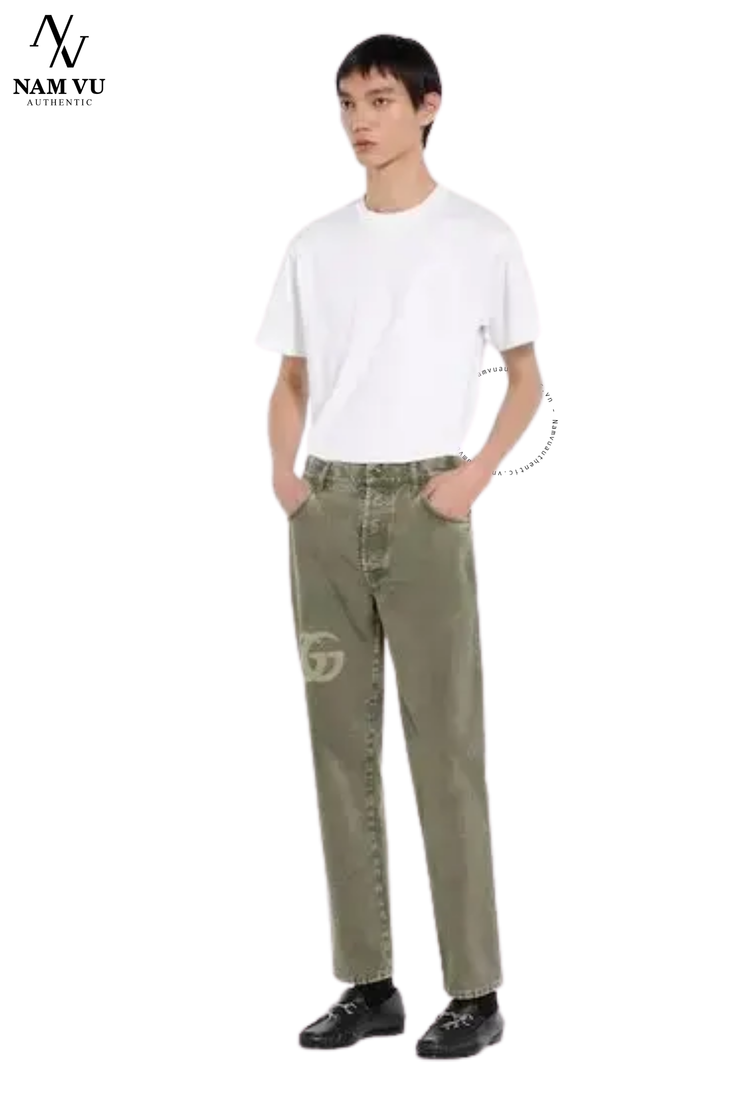 QJGC cropped straight logo Gucci 815642