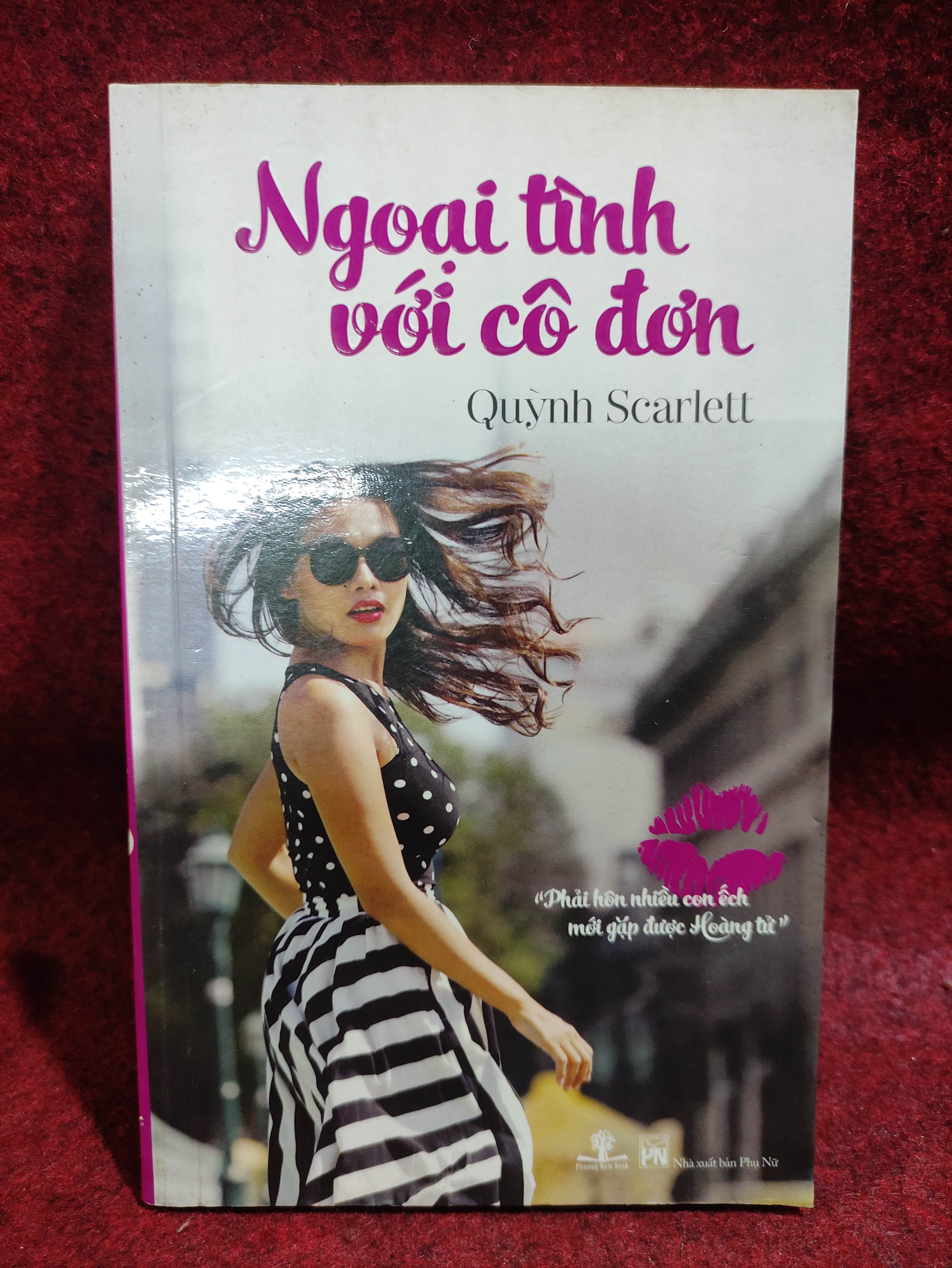 Ngoại tình với cô đơn Quỳnh Scarlett mới 80%HPB.HCM01/03