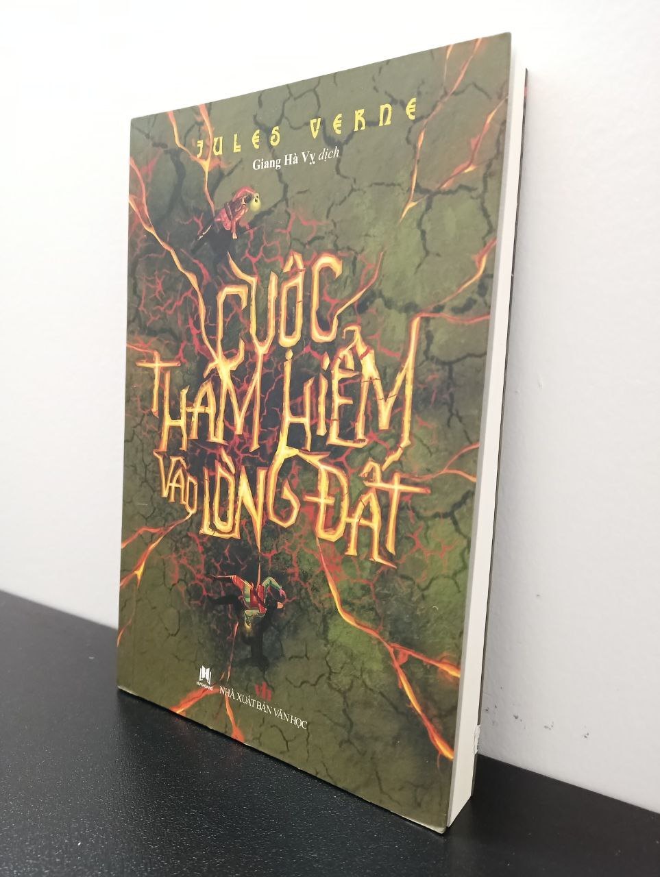 Cuộc Thám Hiểm Vào Lòng Đất (Tái bản) Jules Verne New 100% HCM.ASB2702