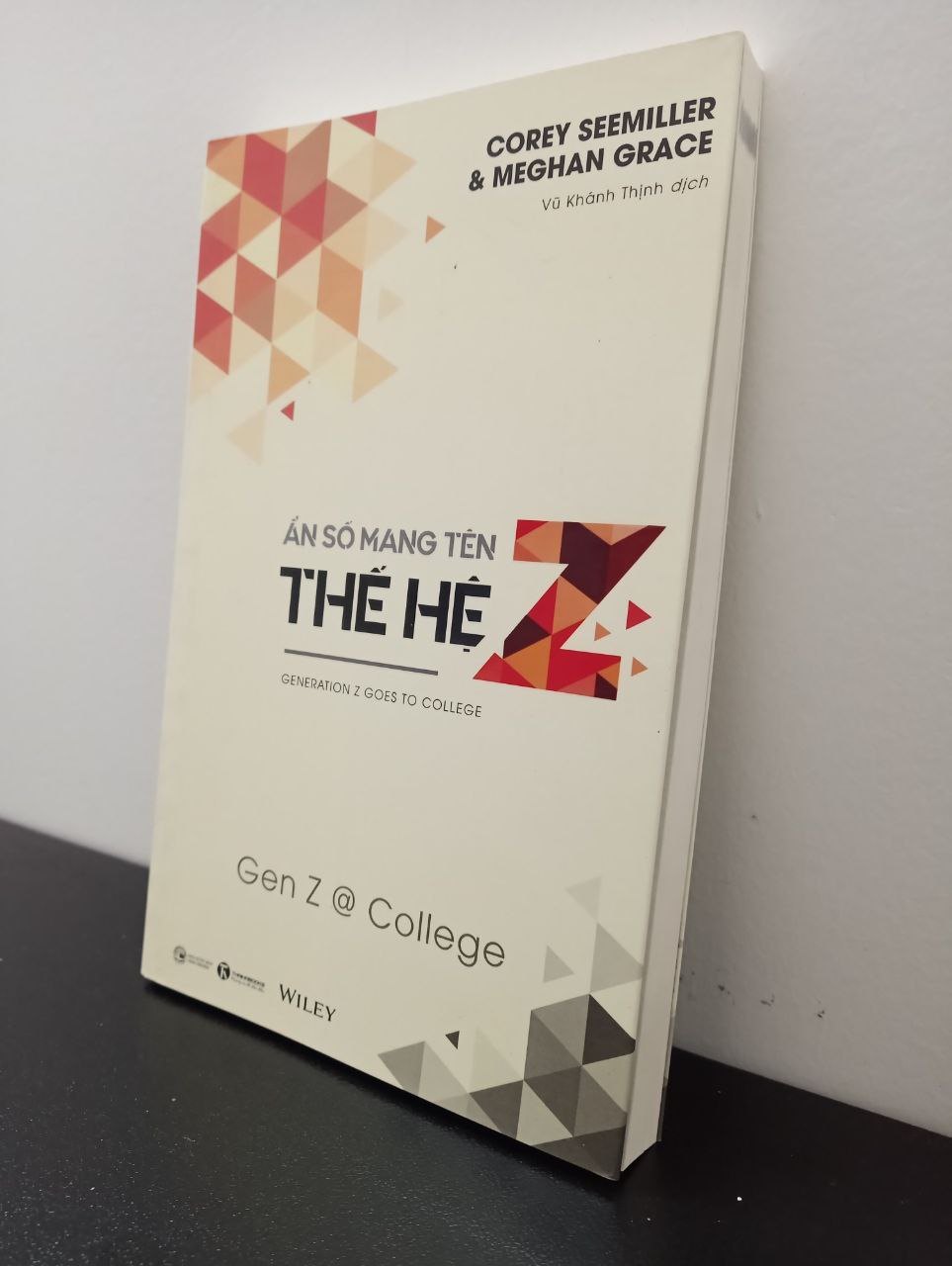 Ẩn Số Mang Tên Thế Hệ Z - Gen Z @ College Corey Seemiller & Meghan Grace New 95% HCM.ASB2702