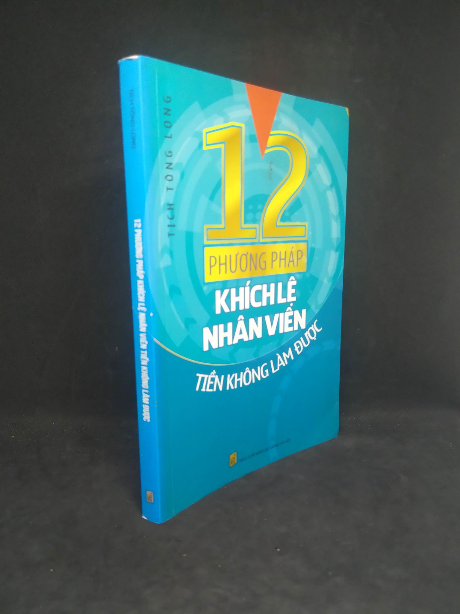 12 phương pháp khích lệ nhân viên mới 80% HPB.HCM0103